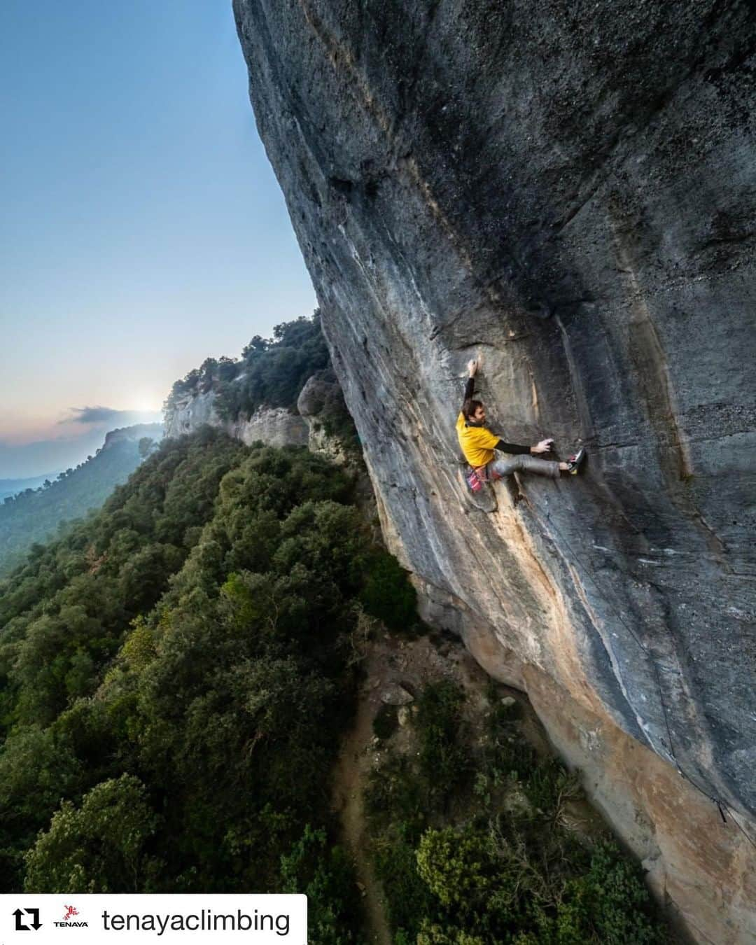 クリス・シャーマさんのインスタグラム写真 - (クリス・シャーマInstagram)「Cova de Ocell is a small little crag tucked into the hills about 40 min from Barcelona.  It’s been  my most convenient climbing area over the last year as I learn (and struggle) to juggle parenting, being a business owner, husband  and still climbing at my highest level.  I’m so grateful for this place  and constantly inspired and humbled by its beauty and difficulty. #Repost @tenayaclimbing ・・・ Living the dream.  Tenaya athlete @chris_sharma works a project at Cova de l’Ocell near Barcelona, Spain.  Photo: @giancolafoto #makeithappen #climbing #covadelocell」5月15日 2時34分 - chris_sharma