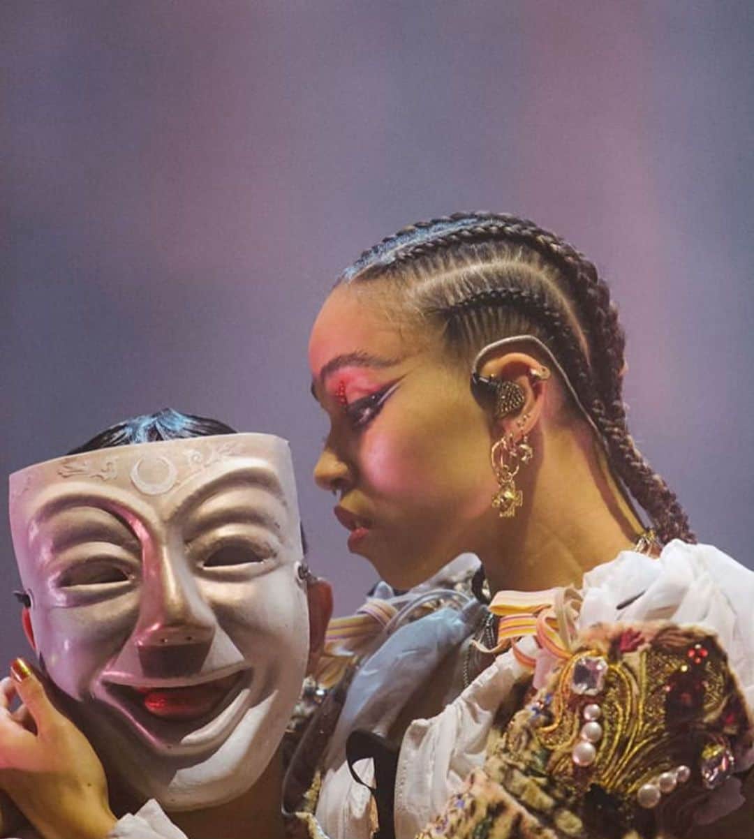 FKAツイッグスさんのインスタグラム写真 - (FKAツイッグスInstagram)「never seen a hero like me in a sci fi photo @aalisub」5月15日 2時40分 - fkatwigs