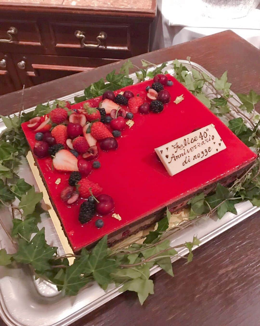 キャシー中島さんのインスタグラム写真 - (キャシー中島Instagram)「* 今日は代官山のASOで友人が結婚40周年のミニパーティーを開いてくれました。  少し早く代官山に着いたので ハリウッドランチマーケットで 久しぶりにお買い物！  そして暖かいパーティー🎉 ありがとうございます😊 * *  #キャシー中島#kathynakajima #キャシーマム#kathymom  #勝野パパ#勝野洋  #夫婦#couple#結婚40周年 #ルビー婚#お祝い#ありがとう #👫#💏#💑 #40thanniversary」5月15日 2時47分 - official_kathynakajima