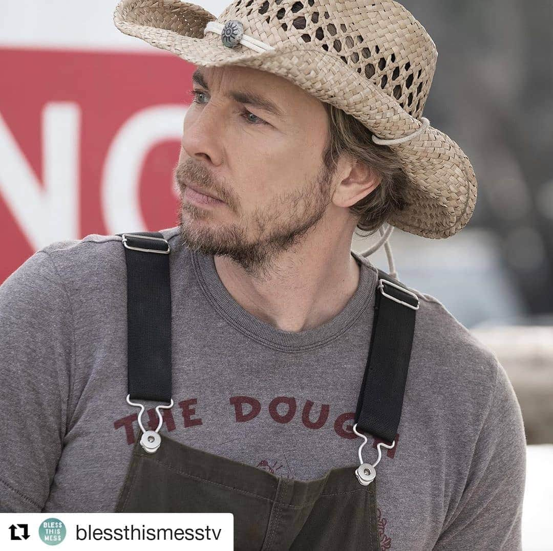 ダックス・シェパードさんのインスタグラム写真 - (ダックス・シェパードInstagram)「Guys, Guys, Guys....Emmy Nominated MINNIE MOUSE (@mlpadman) is on @blessthismesstv tonight at 930/830C on ABC!!!! And she's ain't taking shit from nobody!!!!* *intentional double neggy」5月15日 2時44分 - daxshepard