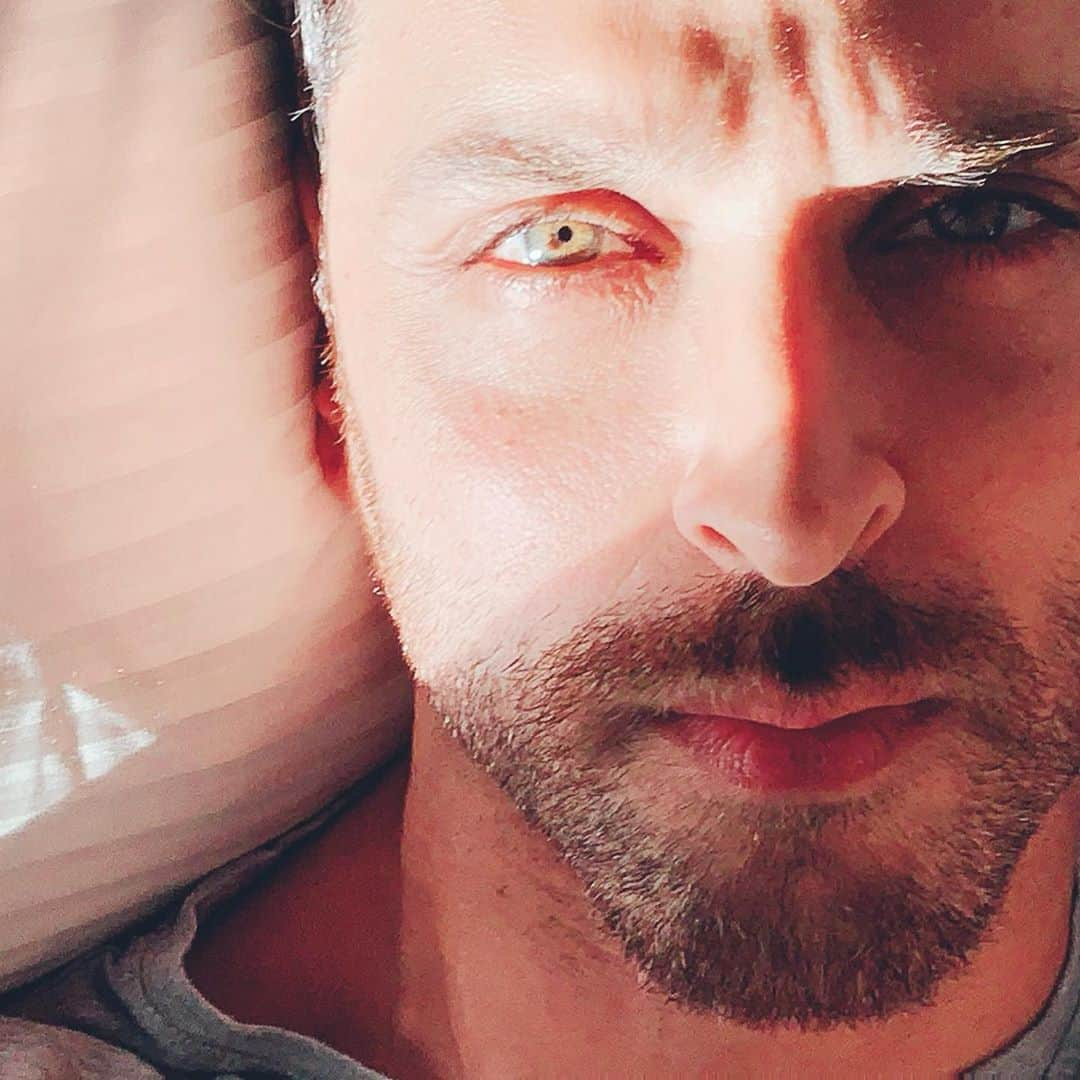 リティク・ローシャンさんのインスタグラム写真 - (リティク・ローシャンInstagram)「Sun suits me selfie」5月15日 2時46分 - hrithikroshan