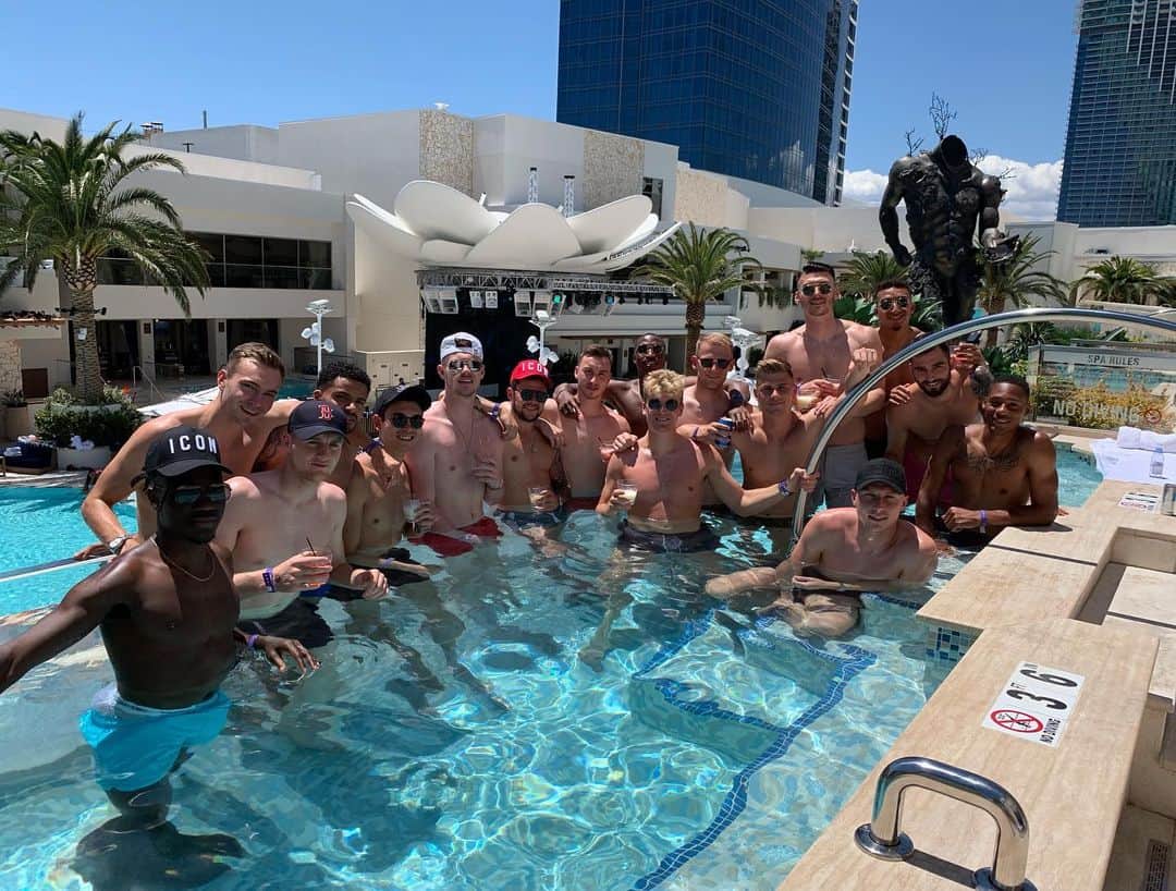 コーリー・ウッドローのインスタグラム：「Vegas 🇺🇸」