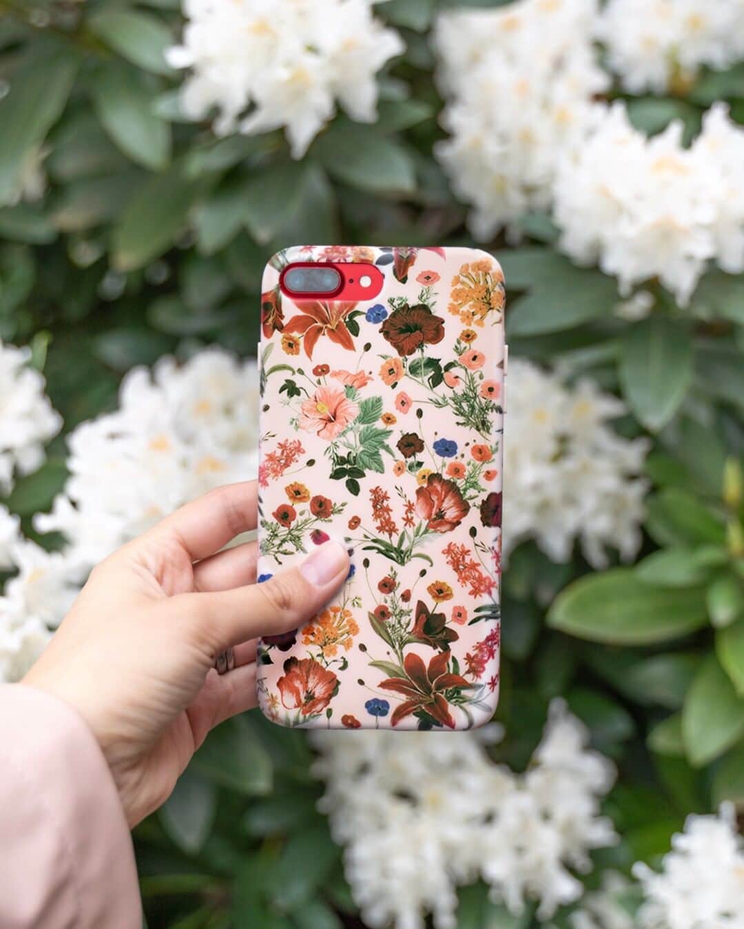 VELVETCAVIARさんのインスタグラム写真 - (VELVETCAVIARInstagram)「SAME, but DIFFERENT. 🌼🌸🌻⠀⠀⠀⠀⠀⠀⠀⠀⠀ This is our Nude Vintage Floral Case on an iPhone 7+. Get yours @velvetcaviar. #velvetcaviar #florals⠀⠀⠀⠀⠀⠀⠀⠀⠀ ⠀⠀⠀⠀⠀⠀⠀⠀⠀ 📸: @nhckm」5月15日 3時01分 - velvetcaviar
