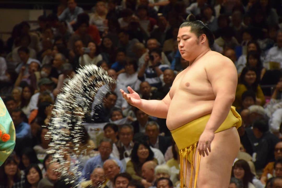 日本相撲協会さんのインスタグラム写真 - (日本相撲協会Instagram)「鶴竜、遠藤、豪栄道の塩まき。  #sumo #相撲 #五月 #may #国技館 #japan #両国 #和」5月14日 18時18分 - sumokyokai