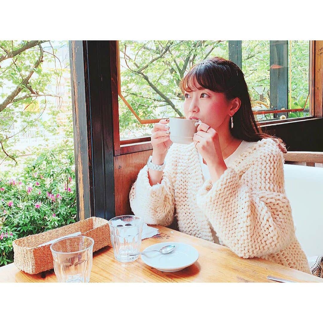 津田麻莉奈さんのインスタグラム写真 - (津田麻莉奈Instagram)「☕️ ⁑ 私服のニットカーディガンは👉 @brahmin_fsf  Photo by @oooooookyosan 💕 #coffeetime  #coffee #☕️ #nakameguro  #meguroriver  #riverside #中目黒 #目黒川  #目黒川沿い  #まりなる #津田麻莉奈」5月14日 18時25分 - tsudamarinal