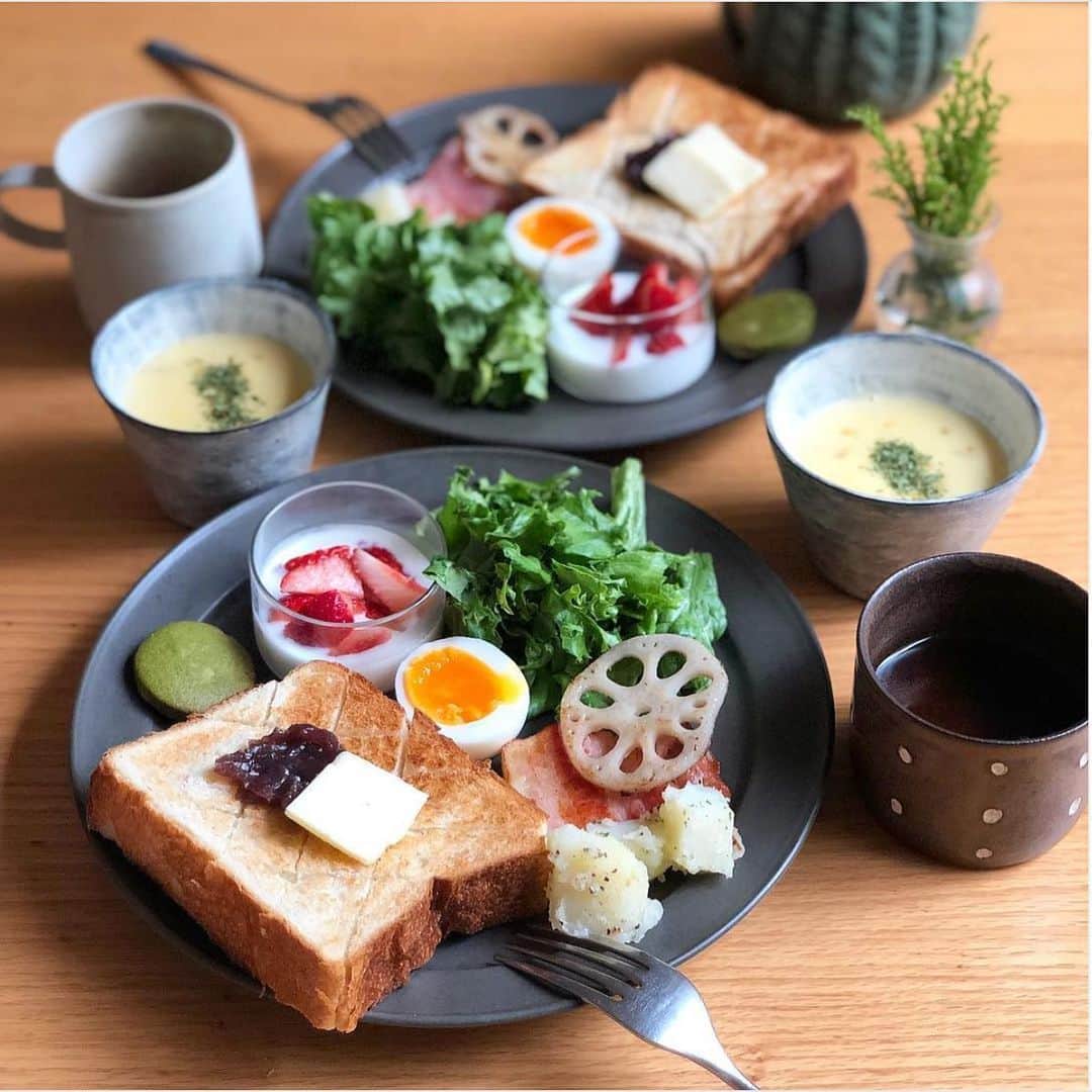 Locariのインスタグラム：「5月病になんか負けない華やかな朝食で気分を上げて♪ 忙しい朝は@mikasko さんのようワンプレートにすることで洗い物も軽減できて効率UP♡ ・ ・ photo by  @mikasko さん ・ ・ #おうちごはん #うちごはん #グルメ #ごはん#食卓 #料理 #グルメ #手料理 #ワンプレート #クッキング #献立 #作り置き #今日のごはん #おうちカフェ #暮らしを楽しむ #豊かな食卓 #クッキングラム #カフェスタグラム #おうちごはんlove#ワンプレート」