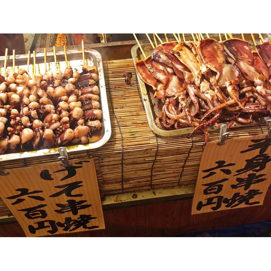 花咲いあんさんのインスタグラム写真 - (花咲いあんInstagram)「イカ焼きくん、、 君の香りが死ぬほど好きなのさ。 ＊ ＊ ＊  #早く夏来ないかな #イカ焼き  #ラムネ #お神輿  #屋台飯  #お祭り男  #性欲強そうで好きっす  #府中  #くらやみ祭り」5月14日 18時37分 - ohanachan_087087