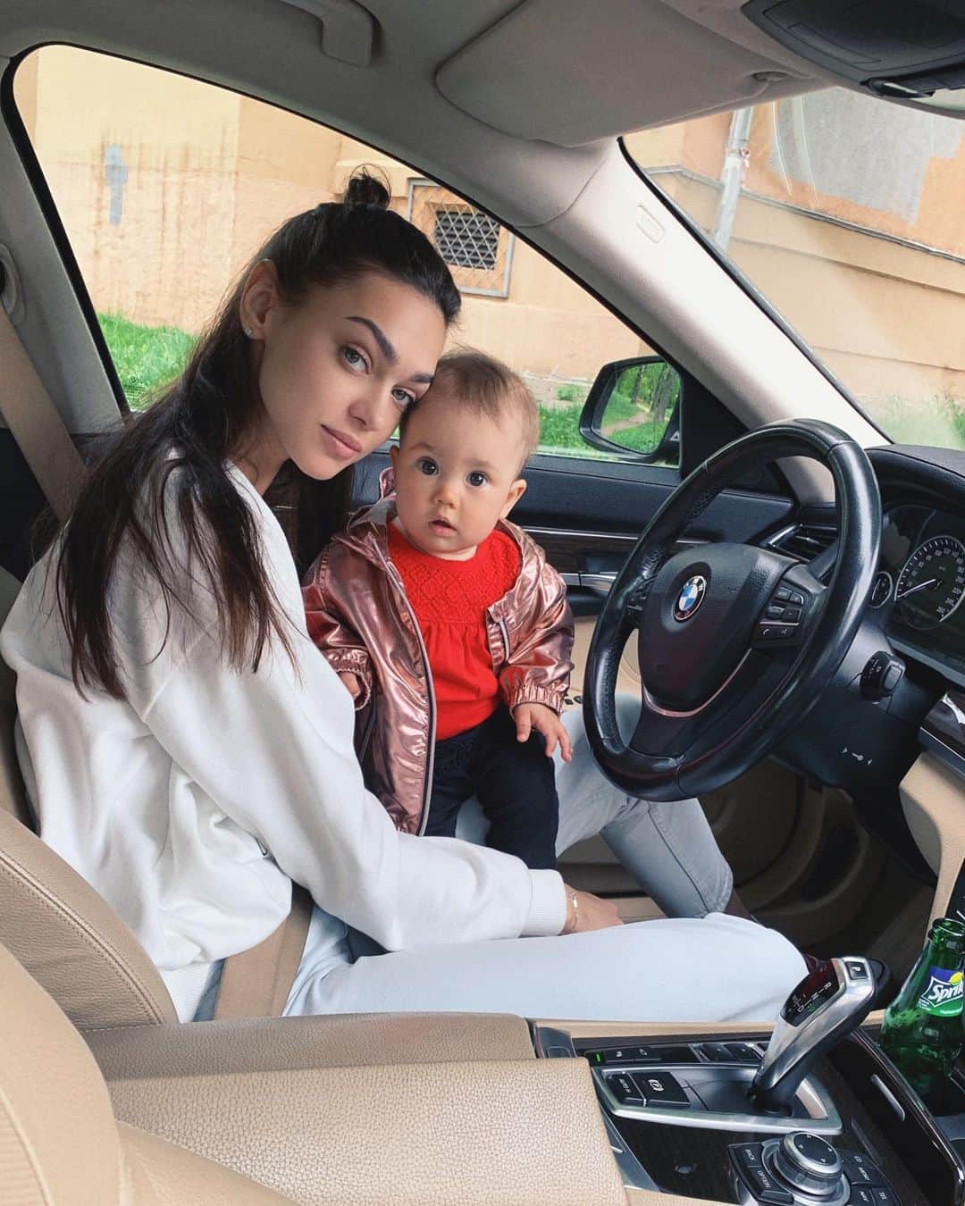 Zhenya Katavaのインスタグラム：「Прокатить ? 😈」