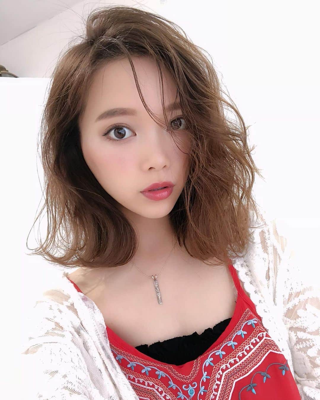 のインスタグラム：「♡ _  _  new カラー😍  _  _  宇都宮さんにお任せしたよっ🙆‍♀️💓 _  _  自然光でも室内でも めちゃくちゃ綺麗やねん😳💘 _  _  いつもありがとうございます😍  _  _ ♡  #堀江 #natu #outfit #ootd #ottd #サロモ #サロンモデル #撮影  #self #hair #make #instagood #happy #day #love #me #lol #girl #girls #makeup」
