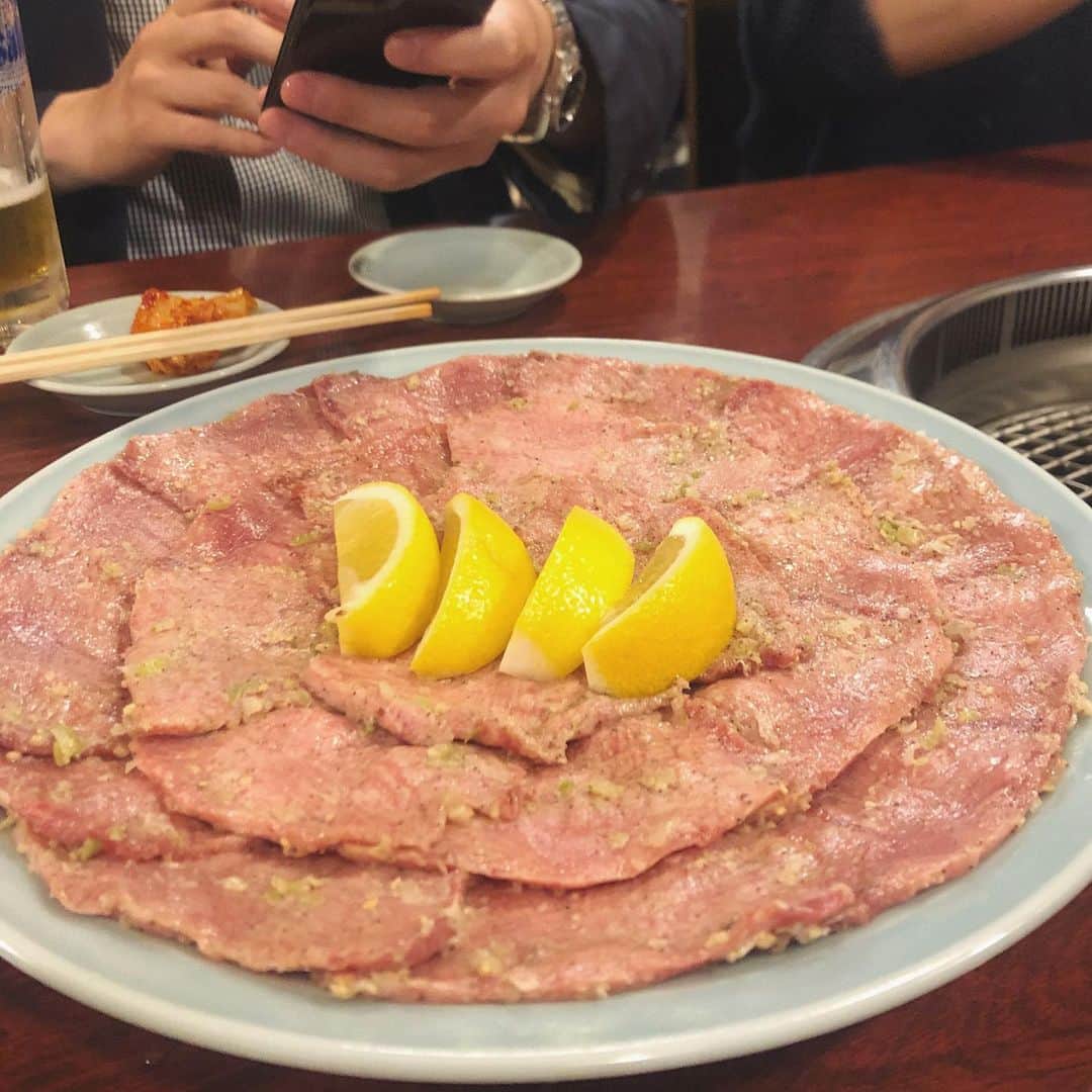 畑田萌のインスタグラム：「4人で20人前くらいの焼肉を食べた、のんだ、のんだ、幻のようなたのしい夜🍋🐮」