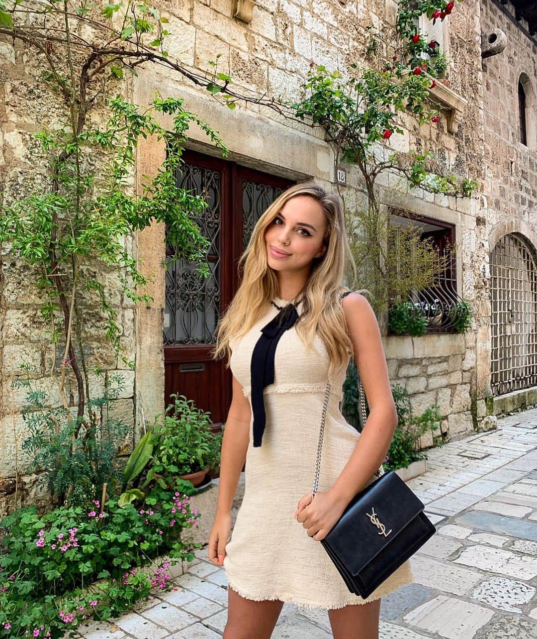 Weronika Bielikさんのインスタグラム写真 - (Weronika BielikInstagram)「Last day of class? 🙃  Do you like this kind of dresses?  Porec is another magical city, built in Roman times, the entire old town of Poreč has maintained its original street system with Marafor Square at its centre. #ShareIstria @shareistria」5月14日 19時14分 - veronicabielik