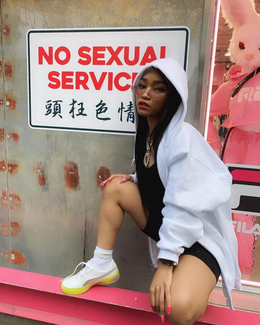 りるはにさんのインスタグラム写真 - (りるはにInstagram)「“ NO SEXUAL SERVICES “ 🔞 // photo by @keishiofficial ❤️ location @fr2ume  #ハニコーデ」5月14日 19時23分 - lilhoneyprincess
