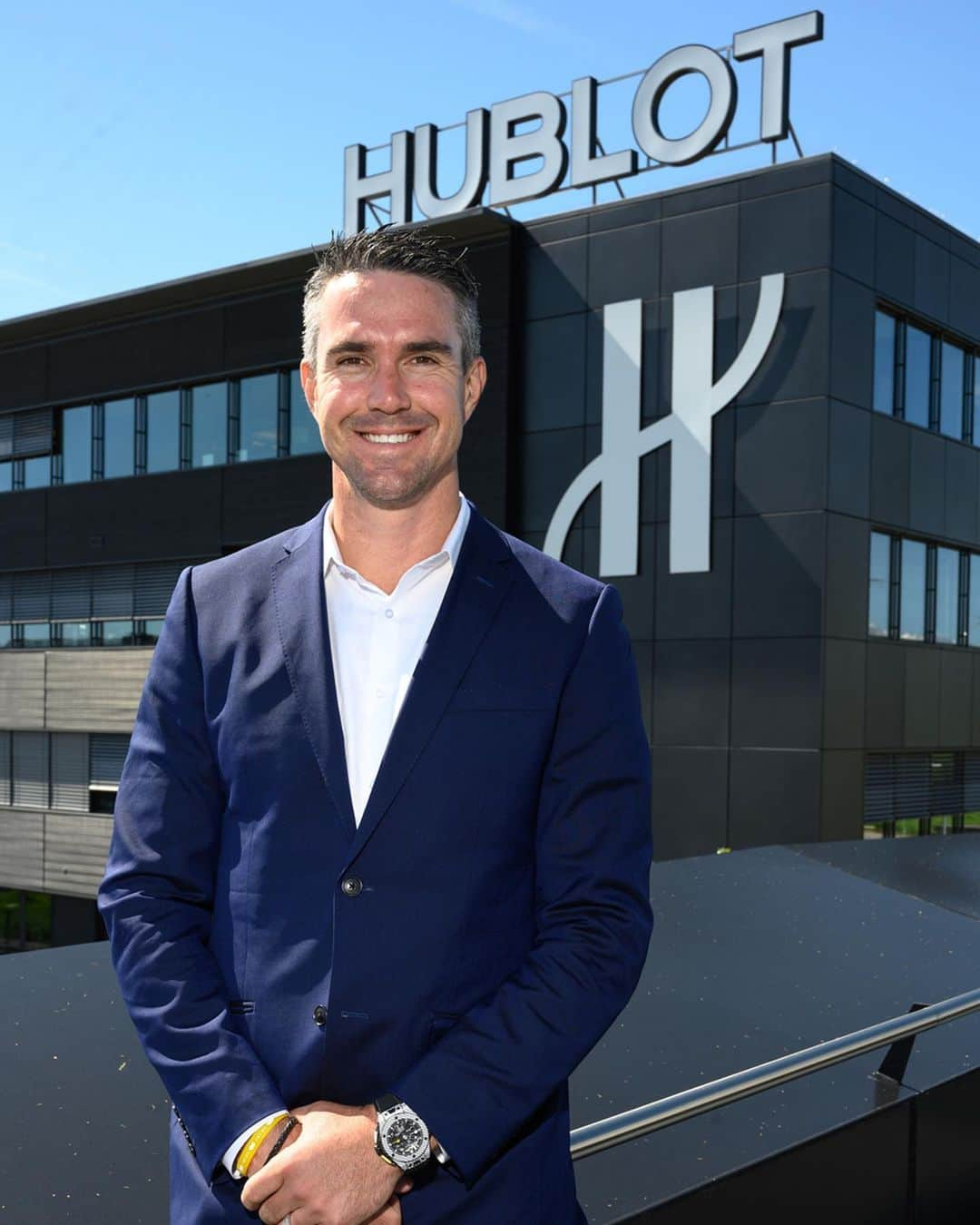 ウブロさんのインスタグラム写真 - (ウブロInstagram)「#HublotLovesCricket! 🏏Great to see our friend of the brand cricket legend Kevin Pietersen @kp24 at the Manufacture today!🇨🇭」5月14日 19時28分 - hublot