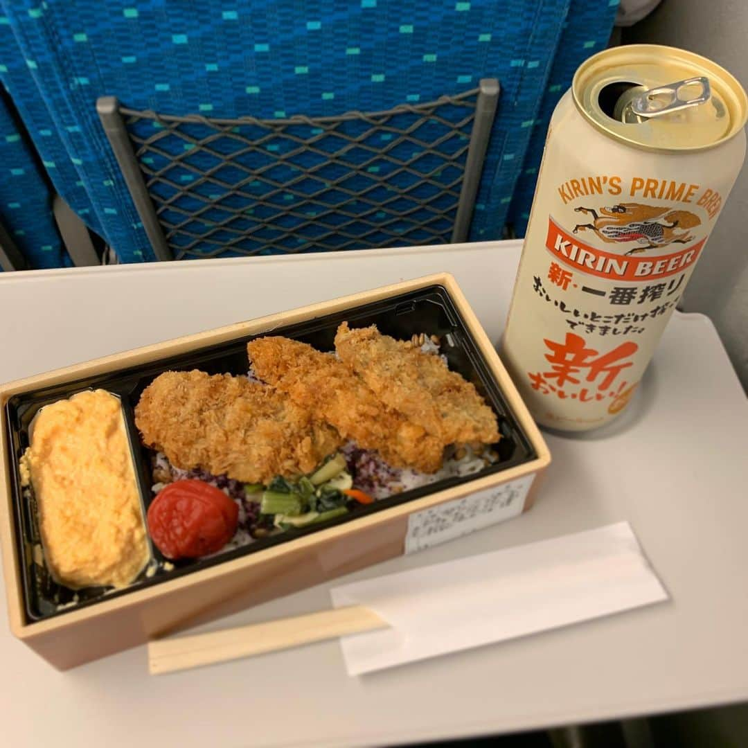 DJ AIKO 62さんのインスタグラム写真 - (DJ AIKO 62Instagram)「1杯ふらっと飲んで帰ろうかと思ったけど、ちょっとお疲れ😅お弁当とロング缶で一息つくことにしました。今週も京都の番組におつきあいをいただきありがとうございました。私とはまた来週です！ #一番搾り #居酒屋のぞみ #鯵フライ弁当 #めっちゃ美味しかった #大満足 #DJAIKO62 #ありがとう」5月14日 19時35分 - djaiko62