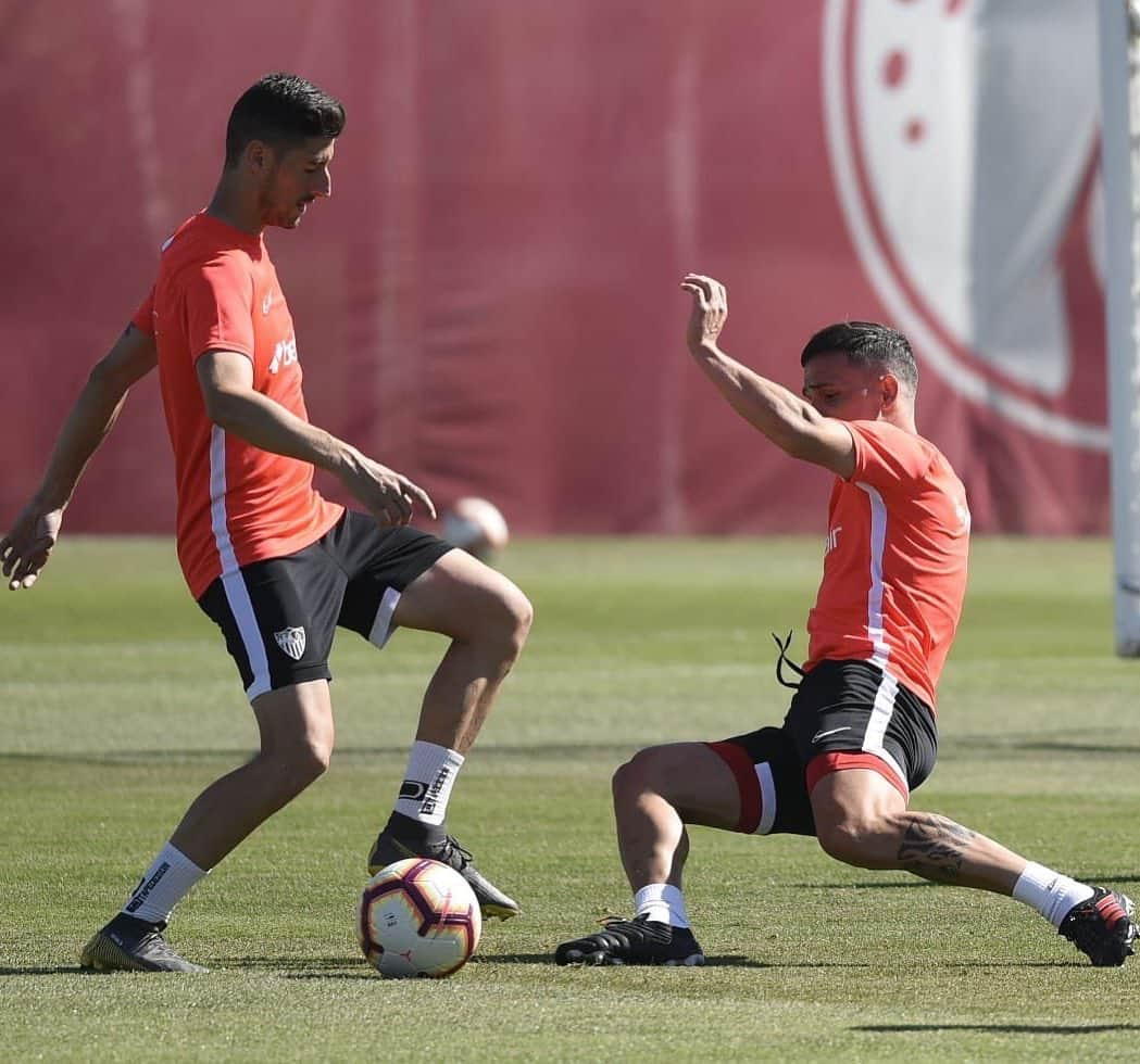 セビージャFCさんのインスタグラム写真 - (セビージャFCInstagram)「📸 Vuelta al trabajo pensando ya en el #SevillaFCAthletic. ⚽️ 🏋🏼‍♂️ #vamosmiSevilla #WeareSevilla」5月14日 19時41分 - sevillafc