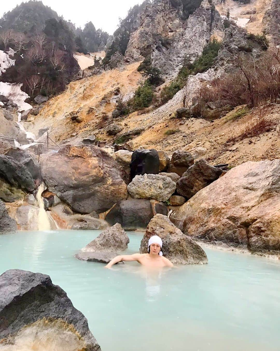 宮尾俊太郎さんのインスタグラム写真 - (宮尾俊太郎Instagram)「秘湯中の秘湯！ 姥湯温泉  #kバレエ #kballet #バレエ #ballet #dancer #miyao #shuntaro #宮尾俊太郎 #japan #tokyo #温泉 #姥湯温泉 #混浴 #断崖絶壁 #露天風呂」5月14日 19時46分 - shuntaro_miyao