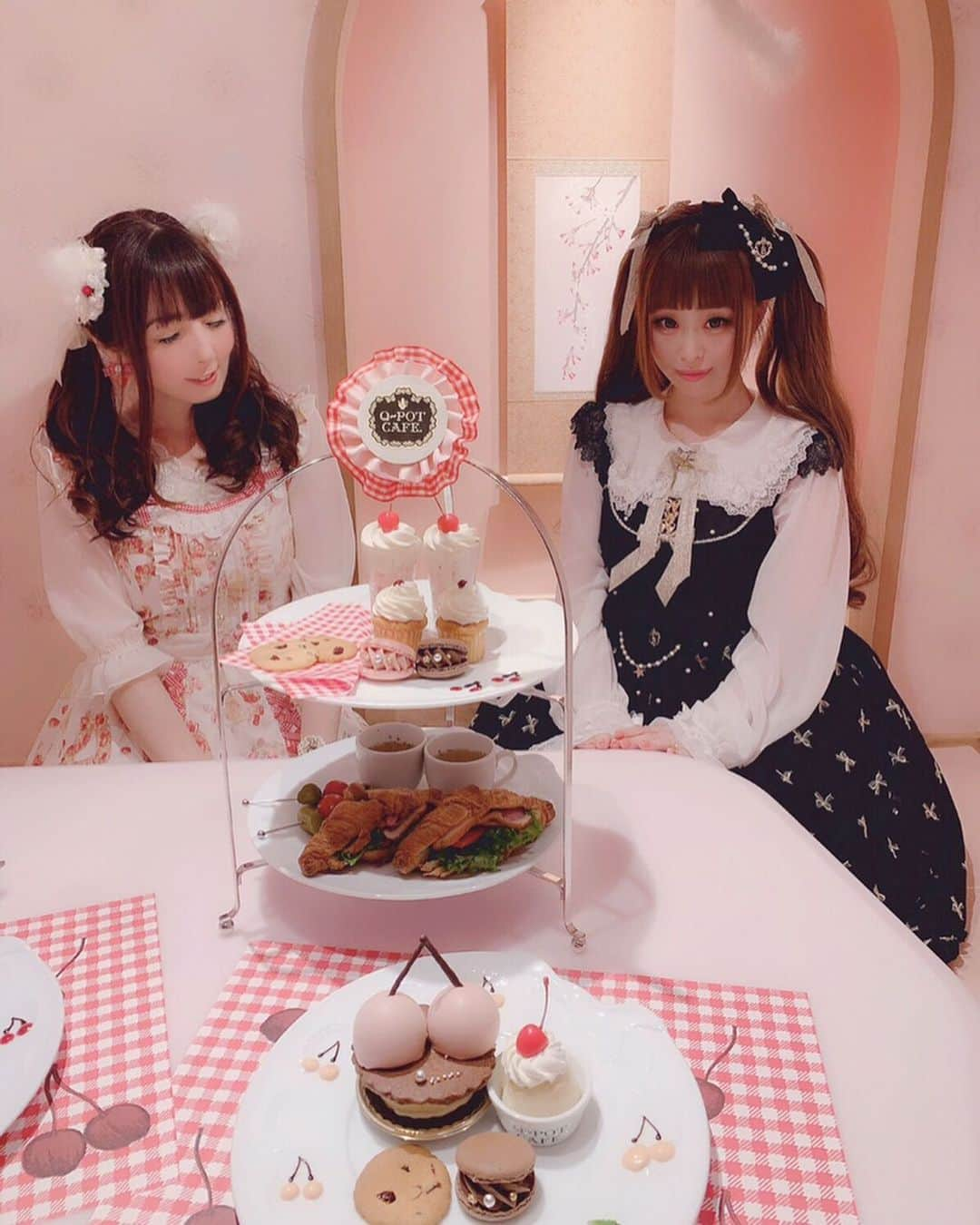 伊藤芽衣さんのインスタグラム写真 - (伊藤芽衣Instagram)「胡桃咲姫ちゃんと Q-pot CAFE.さん♡♡♡ お写真アップしきれてないの postします！  大好きな咲姫ちゃんと また近々お約束してるから たのしみ…♡ #qpotcafe #qpot #ネコ #cat  #kawaii #lolitafashion  #ガーリーファッション  #ねこみみ #表参道カフェ #カフェ巡り  #ツインテール #ヘアアレンジ #チェリー #さくらんぼ  #めいちカフェ巡り  #lizlisa #リズリサ #babythestarsshinebright」5月14日 19時46分 - itoumei