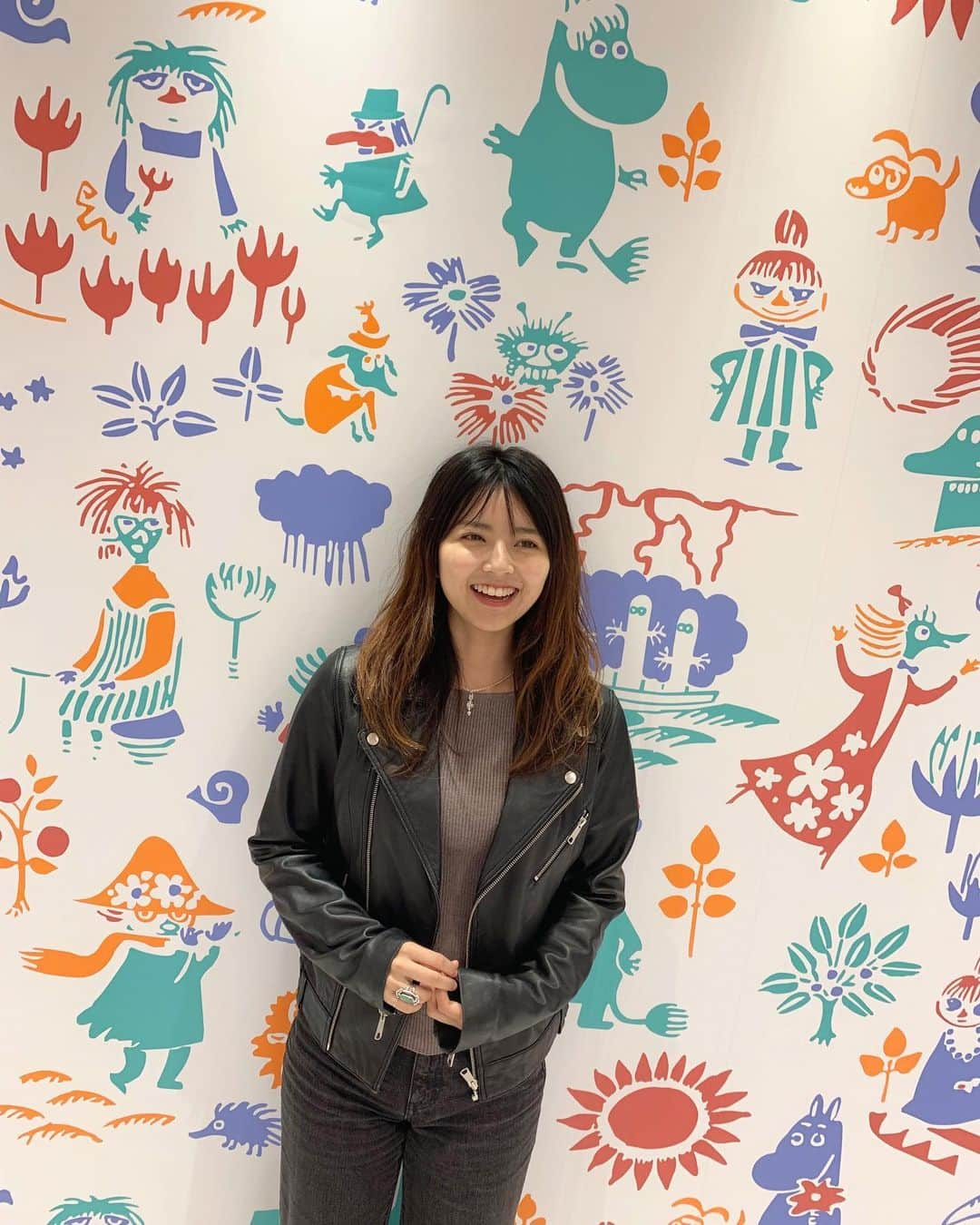 Miyuuさんのインスタグラム写真 - (MiyuuInstagram)「今日は、たまたま見つけたMOOMIN SHOPにテンションupupしました。 . やっぱりなんといってもムーミンのフォルムがいいよねぇ#なったらあかんけど . そしてスナフキンに憧れます。 #miyuusic#miyuu#ムーミン#日常Miyuu#moomin#moominshop#ungrid#japan#japanesesinger#outdoor#moominoutfit #trip#travel#nature#natural」5月14日 19時49分 - miyuuamazing