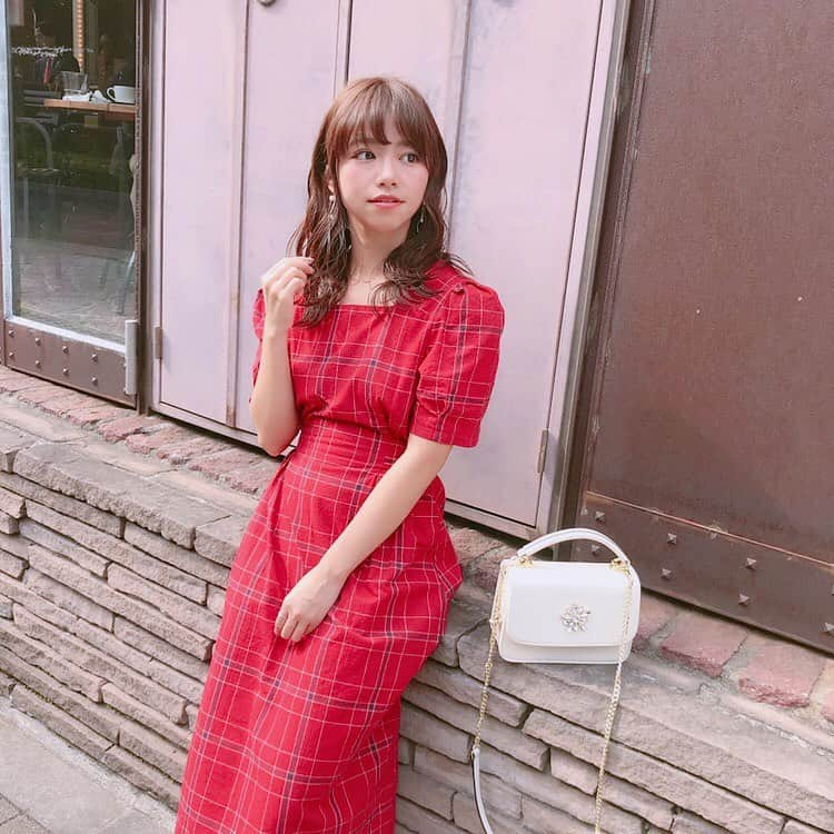 牧野桃美さんのインスタグラム写真 - (牧野桃美Instagram)「. #ももこーで 🌹💕 ▫️Onepice / #attrangs ▫️Bag / attrangs . 最近お気に入りで沢山着てるワンピース🐇 この日は1時間以上お散歩してた🍑 東京でお散歩におすすめなエリアないかな、、💭 . . . . . #韓国ファッション#ワンピース#セミディ#サロモ#お散歩#新宿御苑#新宿 #sサイズ#155cm #今日のコーデ#きょコ#code#お洒落さんと繋がりたい#코디#스타일링#패션스타그램#데일리#데일리룩#옷스타그램#女の子#attrangs#followme#cordinate#outfit#ootd」5月14日 19時58分 - momomi_makino