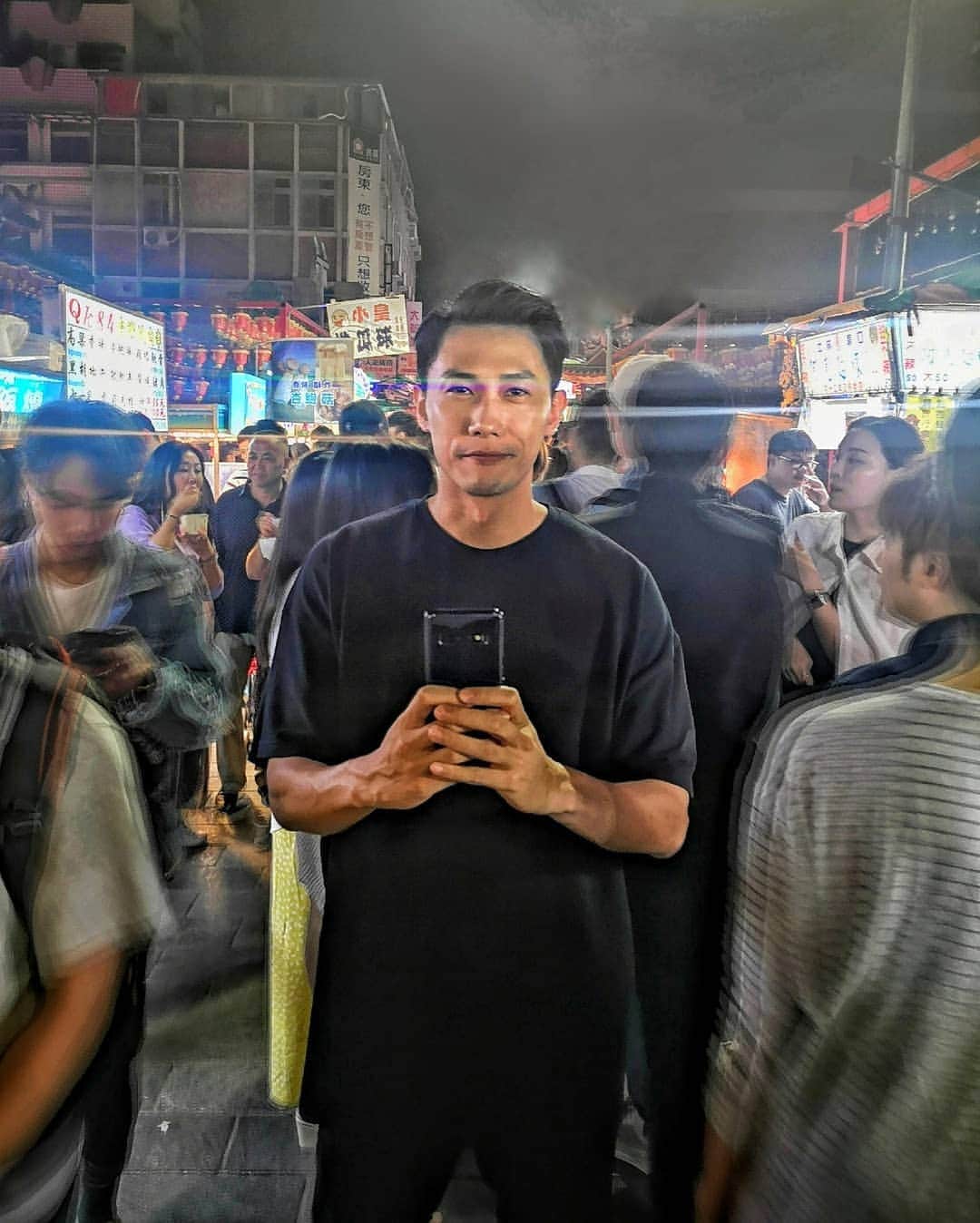 デスモンド・タンのインスタグラム：「When we have a boundless CONNECTION in this vast sea of people.  Come be the one to CONNECT with me at SG:Digital Wonderland, organised by @IMDAsg on 19 May, 11.30am to 1.30pm at Suntec Convention Hall 404-406.  Which of the following activities do you think I'll do well 🤔  1. AR Dodgeball 2. Drone Laser Tag 3. Cybersecurity Investigation (CSI) 4. Zombie Busters VR Game  #SGDigitalWonderland is a 2-day experiential event for everyone to discover, experience & Innovate with tech. See you there!  For more info about the event: www.sgdigitalwonderland.sg  #SGDWonderland #SGDigital #IMDAsg #sp」