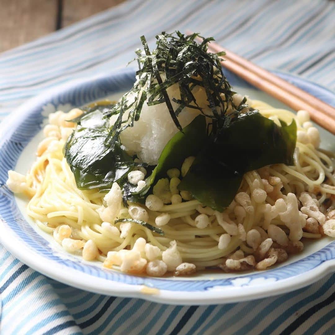 メシ通さんのインスタグラム写真 - (メシ通Instagram)「そろそろ食べたくなってきましたね～  ホマレ姉さん、新しい冷やし中華のレシピを考える https://www.hotpepper.jp/mesitsu/entry/homarecipe/19-00018  #mesitsu #メシ通 #グルメ #冷やし中華 #冷し中華 #納豆 ＃梅干し #大根おろし #冷やしたぬき #冷たい麺 #夏の麺 #簡単 #レシピ #レシピブログ #ホマレ姉さん #岡山 #coldramen #coldnoodles #chilledramen #chillednoodles #natto #umeboshi #delicious #easy #recipe #recipeblog #japan #okayama」5月14日 20時13分 - mesitsu