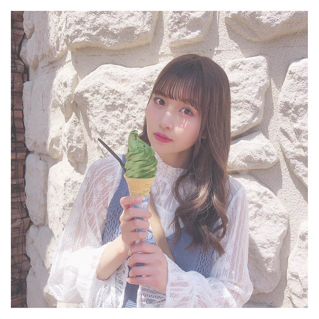 中野あいみさんのインスタグラム写真 - (中野あいみInstagram)「﻿ 🍦🍵♡﻿ ﻿ ♥︎︎ - ♥︎︎ - ♥︎︎ - ♥︎︎ - ♥︎︎ - ♥︎︎ - ♥︎︎ - ♥︎︎ - ♥︎︎ - ♥︎︎ - ♥︎︎ - ♥︎︎﻿ - ♥︎︎﻿﻿ ﻿ #中野あいみ #あいみんぐらむ #江ノ島 #江ノ島グルメ #ソフトクリーム #アイス #抹茶 #抹茶アイス #濃厚 #コーン派 #カップ派 #私は断然コーン派 #持ち手の部分まで食べられるコーンは素敵だと思いまする #ソフトクリームを始めて食べた7回目くらいからはずっと思ってた気がします #この抹茶ソフトただの抹茶ソフトじゃないの #抹茶パウダーがかかってて抹茶ファンの方は是非食べてみてほしい #いつからこんなに抹茶ファンになってたんだろう #気がついたら好きになってたよね #あるあるパターン」5月14日 20時20分 - nakano_aimi