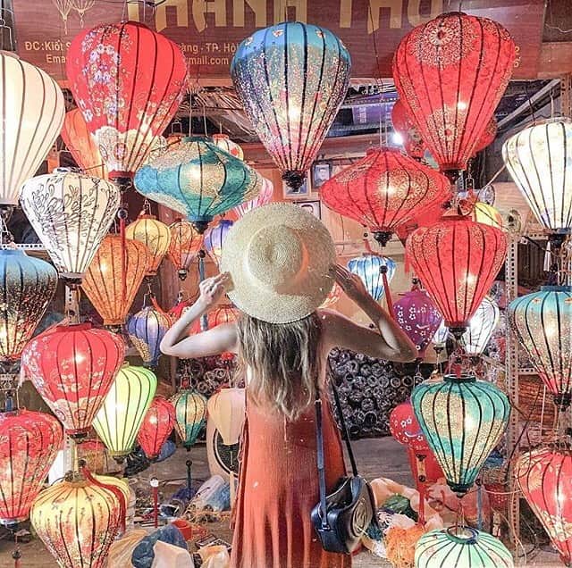 Stayway女子さんのインスタグラム写真 - (Stayway女子Instagram)「Location ベトナム🇻🇳ホイアン  Photo by @____akanechan____ —————————————————— ベトナムの中央部に位置する 港町・ホイアン✨ その古い町並みは世界遺産になっているほど ノスタルジックな雰囲気を楽しめます😌💕 —————————————————— 素敵な女子旅をされている方をご紹介させていただきます！✨ 写真は全てご本人に【掲載許諾】を頂いています #Stayway女子旅 というハッシュタグをつけて是非投稿してください♪ Instagram・Twitter・Stayway mediaにてご紹介させていただきます！ ——————————————————— 【Staywayとは？】 Staywayはホテルやゲストハウスなどの宿泊施設はもちろん、世界中のコテージ・ヴィラ・一軒まるごとレンタルに古民家なども検索できるサイト 価格・ロケーションなど幅広いニーズに答え、利用者にあった宿泊先を素早く見つけることが可能👍✨ 素敵な旅には素敵な宿泊施設を🌃 Staywayで探してみませんか？✈️ ——————————————————— #Stayway女子旅 #Stayway_vietnam #vietnam #hoian #ベトナム #ホイアン  #travel #trip #instatravel #旅 #旅行 #travelgram#mytravelgram #instatravel #instagenic#photogenic #ダレカニミセタイケシキ #写真好きな人と繋がりたい #カメラ好きな人と繋がりたい #フォトジェニック」5月14日 20時31分 - stayway_girls