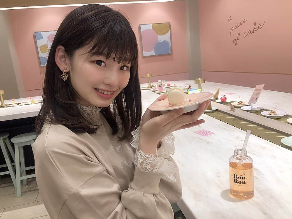 浅井七海さんのインスタグラム写真 - (浅井七海Instagram)「*.﻿ ﻿ ﻿ 美味しそうな回転スイーツ🍰🍣﻿ ﻿ 一口サイズのが多くて﻿ いろんな味が楽しめて﻿ 素敵な場所でした~~~😚🍴💓﻿ ﻿ 甘いものとしょっぱいもの﻿ 交互に食べないと限界がすぐきます！(笑)﻿ ﻿ ・﻿ ﻿ #Caferonron #回転スイーツ #原宿カフェ﻿ #表参道カフェ #カフェ #スイーツ #マカロン」5月14日 20時24分 - naamin48_