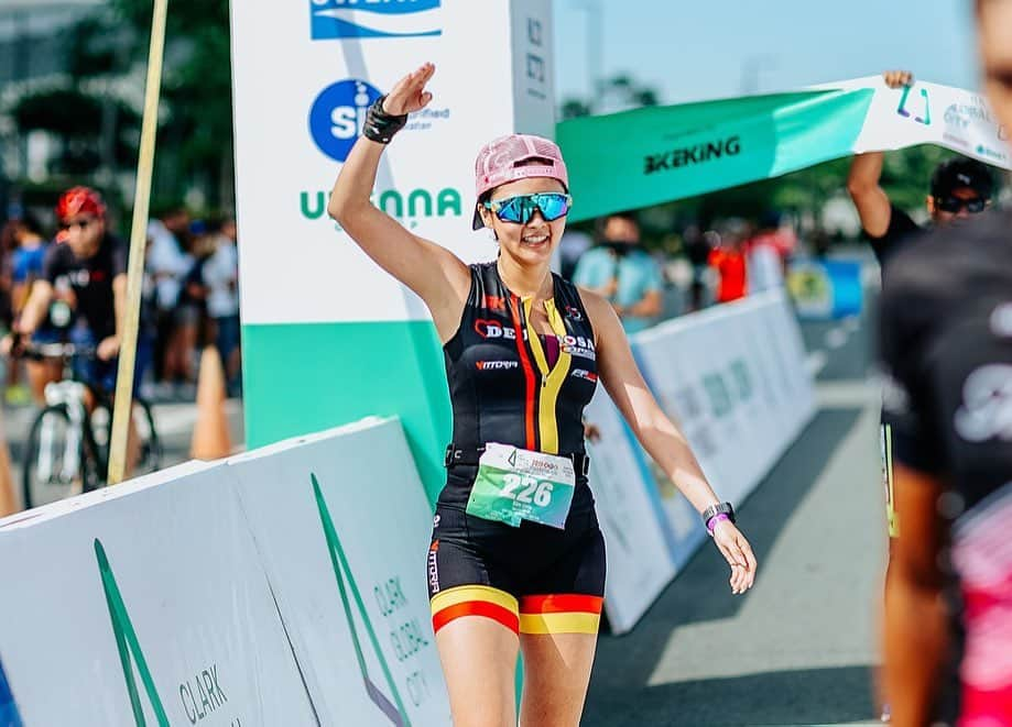 Kim Chiuさんのインスタグラム写真 - (Kim ChiuInstagram)「RUN- BIKE-RUN 🏃🏻‍♀️🚴🏻‍♀️🏃🏻‍♀️. #duathlon . 2nd race of the year!!!!☀️again finished 4th place in my category!!!! 👍🏻yahoooo! won’t stop till I step on that podium!!! 🥇🥈🥉 konti nlng!!! 😁 hihi .😝 special thank you to sir nelson of #derosacorsa @corsacyclesph @oakley_ph for my eyewear」5月14日 20時44分 - chinitaprincess