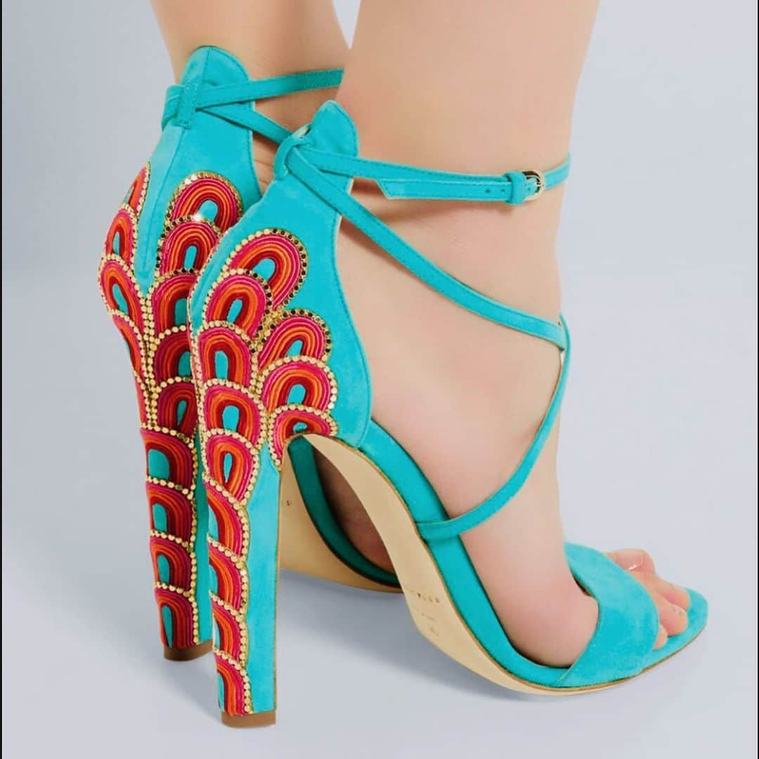 ブライアンアトウッドさんのインスタグラム写真 - (ブライアンアトウッドInstagram)「Follow me.... My Sandal inspired by The #junkanoo festivals in the Bahamas. Always a good time!!! #bahamas #exit #highheels #heels #turquoise #madeinitaly #luxury #fashion #sickshoes #brianatwood #harbourisland #partyonyourfeet」5月14日 20時46分 - brian_atwood