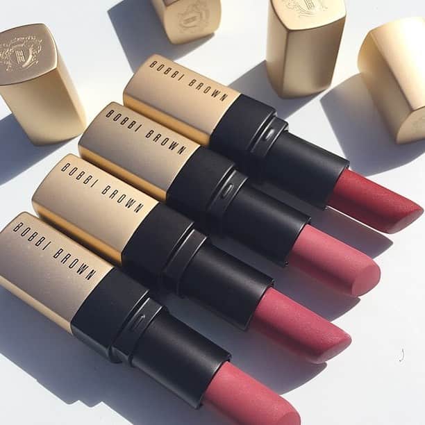 のインスタグラム：「Petal pink-hued Luxe Matte Lip Colors are the perfect choice for any and every special occasion this spring and summer. Oil-infused powders and pure matte pigments deliver comfortable, high-impact color for 12 hours, which means you won’t have to leave the dance floor for a touch-up. | pc: @fabulousandfunlife」