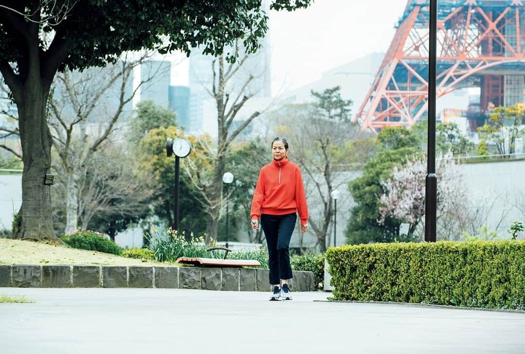 &Premium [&Premium] magazine.さんのインスタグラム写真 - (&Premium [&Premium] magazine.Instagram)「最新号「心地よく暮らす人が、習慣にしていること」発売中です。 スタイリストのchizuさんが「大切にしている習慣」は、早朝に東京タワーの周りを散歩して増上寺に参拝すること。「すがすがしい場で一日を始められるなんてまるでご褒美のよう」（→p.47） photo：@yamamotoayumi3 #andpremium #アンドプレミアム #心地よく暮らす人が習慣にしていること #GOODROUTINE #morningroutine  #習慣 #chizu #スタイリスト #増上寺 #東京タワー #散歩」5月14日 21時01分 - and_premium