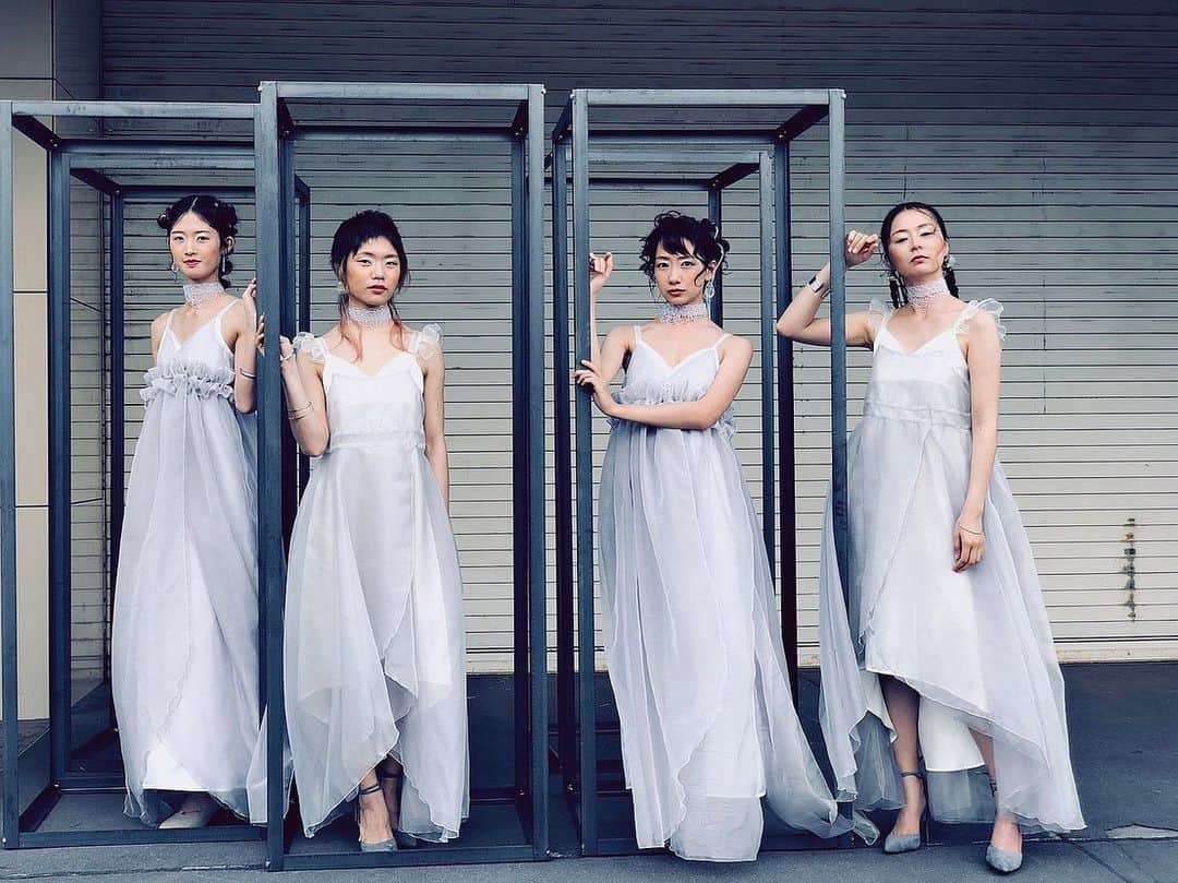のインスタグラム：「昨日のスタイリングコレクション、実はreMix愛知が優勝しました🏆㊗️🥇 優勝連絡が昨日すぐに来まして私は歩いただけなのですが、本当に嬉しかったです👏👏👏 こんな素敵なチームの一員になれとても幸せな日でした☺️💓 #remix#スタコレ#stylingcollection2019#スタコレ東海#ヘアスタイル#ヘアメイク#ヘアショー#hair show#beautiful#model#集合写真#instapic#instagood#モデル#cool」