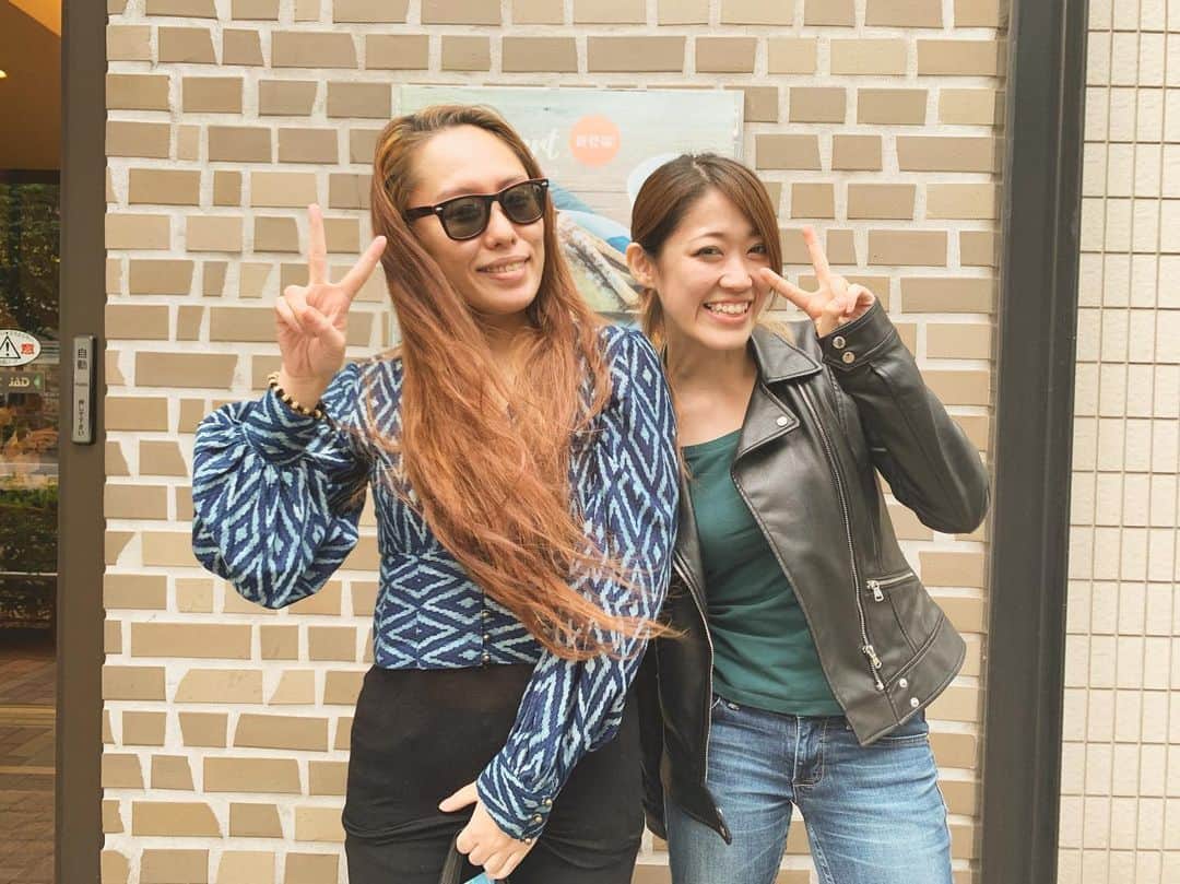 のインスタグラム：「今日は出張ボイトレを池袋で。シンガーDJの西野公香ちゃんはこれから更に頑張る為、初のワンマンライブをかますんだとか。その前に出来る事をと思いレッスンさせて頂きました。18日、スターラウンジにてやってやるそうです。これから公香ちゃんにもコーラスで参加してもらいます🔥感謝  スターラウンジ行きたい方は是非公香ちゃんにDMを！  Metis  #ボイトレ#西野公香#DJ#シンガー#ワンマン#スターラウンジ#東京#Metis#officeonelove」