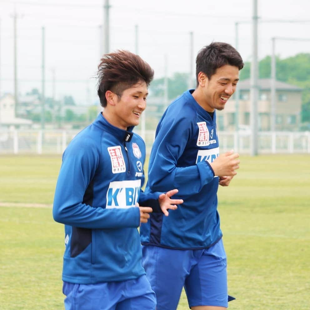 ザスパクサツ群馬さんのインスタグラム写真 - (ザスパクサツ群馬Instagram)「. 【Training photos📸✨】 . 会長杯を終え、今週はまたリーグ戦の再開です。 トレーニング後のダウン中の様子を。 ダウン中は走りながら先輩後輩関係なく話をしたり和やかな雰囲気です🏃 . . #ザスパクサツ群馬 #training #thespa #コーエィ前橋フットボールセンター」5月14日 21時05分 - thespakusatsugunma_official