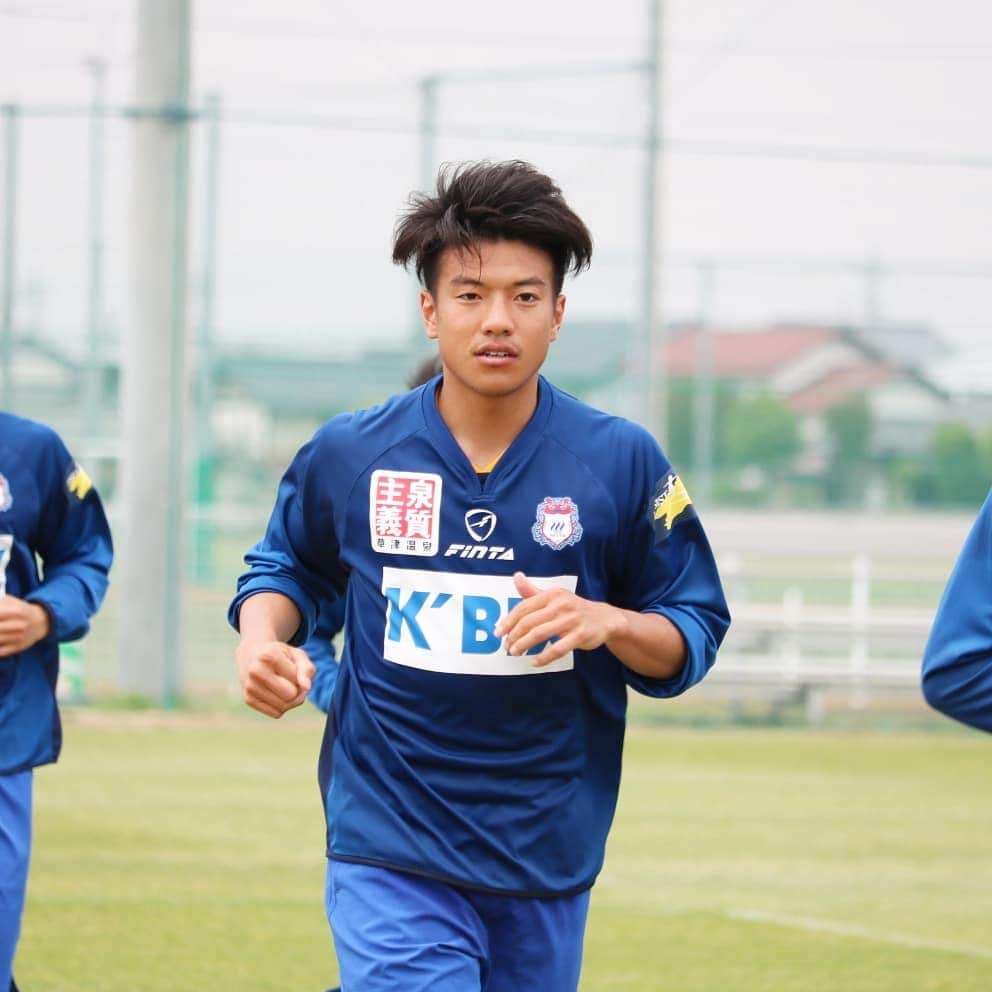 ザスパクサツ群馬さんのインスタグラム写真 - (ザスパクサツ群馬Instagram)「. 【Training photos📸✨】 . 会長杯を終え、今週はまたリーグ戦の再開です。 トレーニング後のダウン中の様子を。 ダウン中は走りながら先輩後輩関係なく話をしたり和やかな雰囲気です🏃 . . #ザスパクサツ群馬 #training #thespa #コーエィ前橋フットボールセンター」5月14日 21時05分 - thespakusatsugunma_official