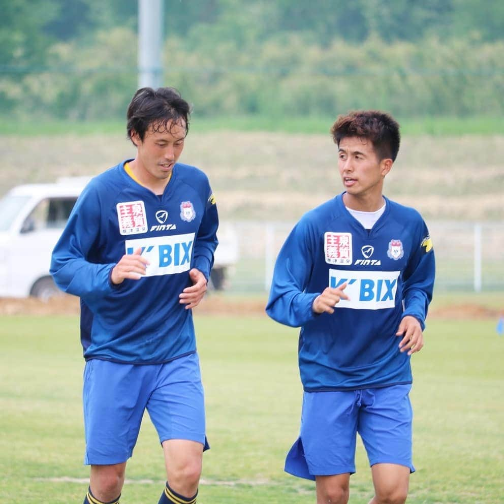 ザスパクサツ群馬さんのインスタグラム写真 - (ザスパクサツ群馬Instagram)「. 【Training photos📸✨】 . 会長杯を終え、今週はまたリーグ戦の再開です。 トレーニング後のダウン中の様子を。 ダウン中は走りながら先輩後輩関係なく話をしたり和やかな雰囲気です🏃 . . #ザスパクサツ群馬 #training #thespa #コーエィ前橋フットボールセンター」5月14日 21時05分 - thespakusatsugunma_official