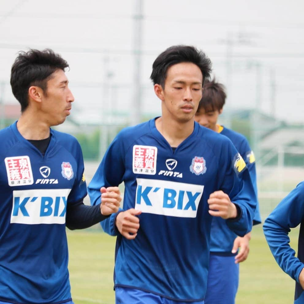 ザスパクサツ群馬さんのインスタグラム写真 - (ザスパクサツ群馬Instagram)「. 【Training photos📸✨】 . 会長杯を終え、今週はまたリーグ戦の再開です。 トレーニング後のダウン中の様子を。 ダウン中は走りながら先輩後輩関係なく話をしたり和やかな雰囲気です🏃 . . #ザスパクサツ群馬 #training #thespa #コーエィ前橋フットボールセンター」5月14日 21時05分 - thespakusatsugunma_official