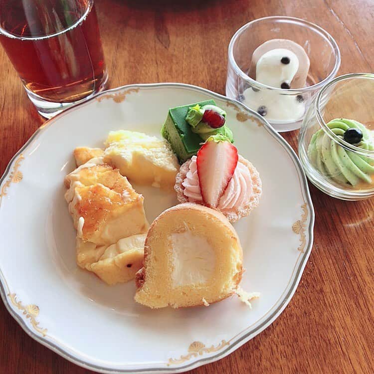 前田友香さんのインスタグラム写真 - (前田友香Instagram)「福岡市を眺めながらのランチ🤩✨﻿ ﻿ ﻿ ﻿ どれも﻿ 美味しかったぁぁあ♡﻿ ﻿ ﻿ やっぱカレーは絶対食べんとあかん！！！🍛﻿ ﻿ ﻿ ﻿ ﻿ ﻿ #ランチ﻿ #lunch﻿」5月14日 21時11分 - yukamaeda.maeyuka