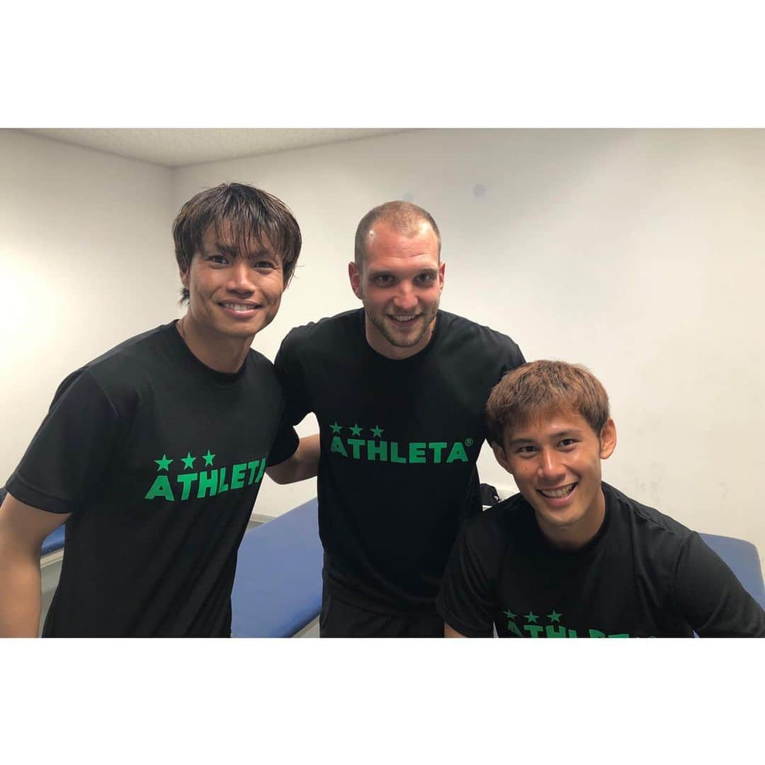 小池純輝さんのインスタグラム写真 - (小池純輝Instagram)「. 試合後、ゴールに絡んだ3人で📸✨ #jleague #jリーグ #j2 #東京ヴェルディ #tokyoverdy #verdy #verdyfamily #soccer #football⚽ #football #サッカー #フットボール #小池純輝 #奈良輪雄太 #ネマニャコイッチ #19 #⚽️ #味の素スタジアム #味スタ #アビスパ福岡」5月14日 21時14分 - junki_koike