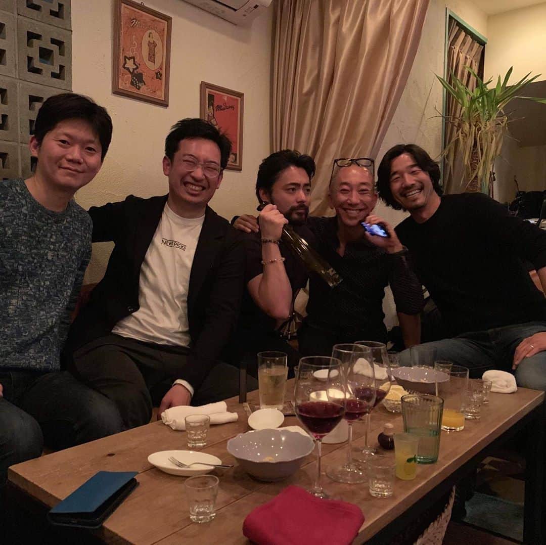naoのインスタグラム：「とある日の楽しい時間。ワインとチーズそして、テキーラ。ドンフリオ1942 とても美味でしたー。」
