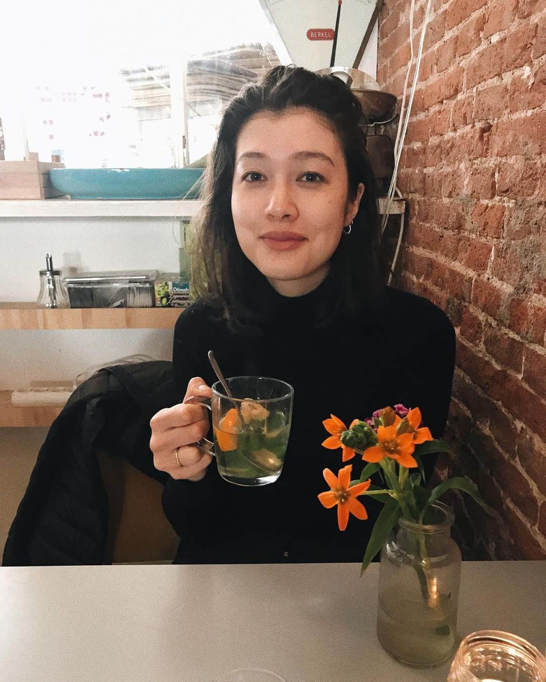 香華（KOuKA）のインスタグラム：「Last day of classes, I have three finals to go and then I’m a senior!! This was easily my favourite semester and tbh I am a little sad for it to end 😢 Good luck to all of you this finals season!🤞❤️ 大学三年生の最後の日、後は試験3つで、4年生になります！試験あるみなさん、頑張ってください！」