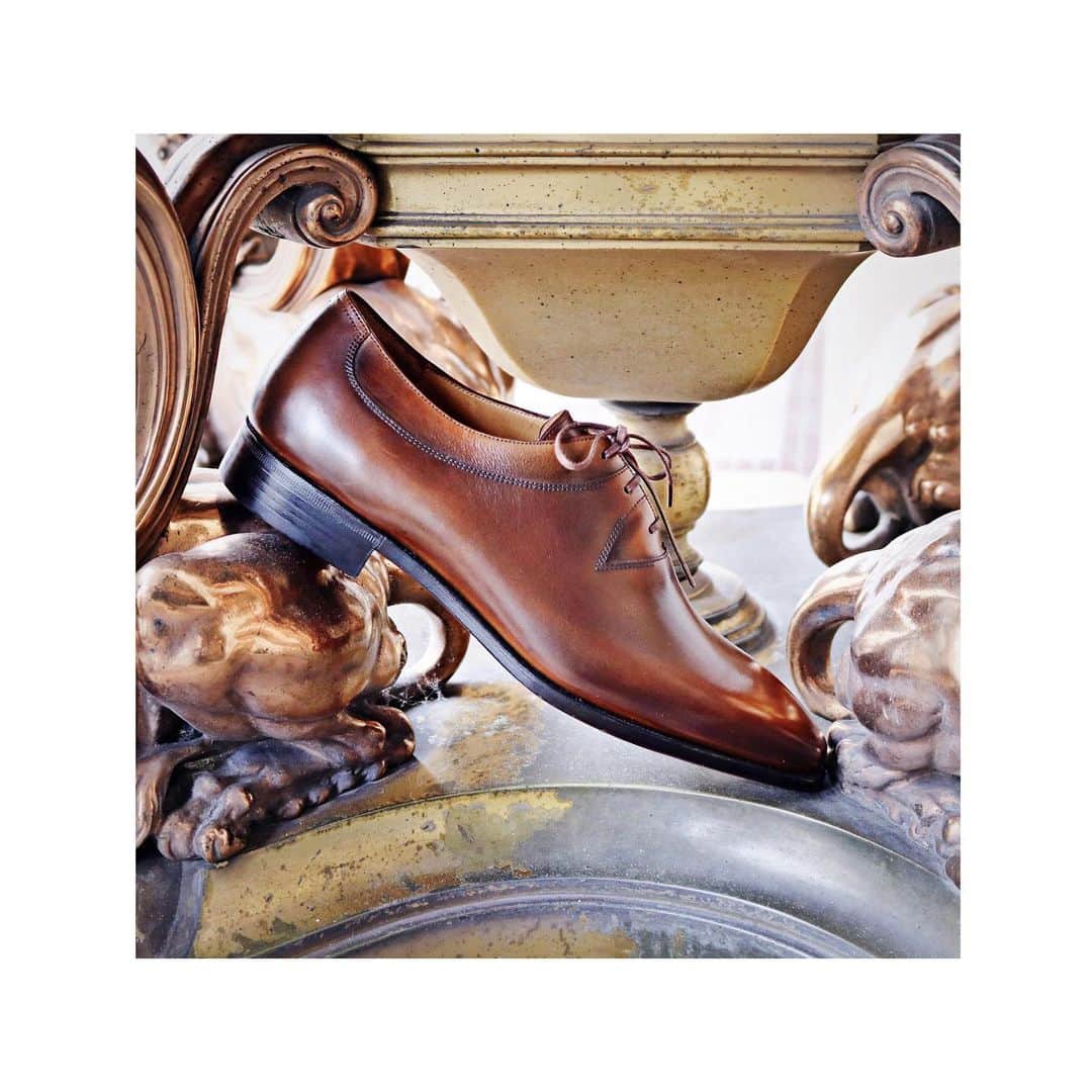 コルテさんのインスタグラム写真 - (コルテInstagram)「💛 The Old Wood patina works perfectly on any Corthay style, proven here with the Duke! 💛 • • #Corthay #Paris #PierreCorthay #Duke #Wholecut #Richelieu #Shoe #Soulier #Leather #Cuir #OldWood #VieuxBois #Patina #Classic #TheFinestShoes #MadeInFrance #LaCouleurCestCorthay #Shoeporn」5月14日 21時21分 - maison_corthay