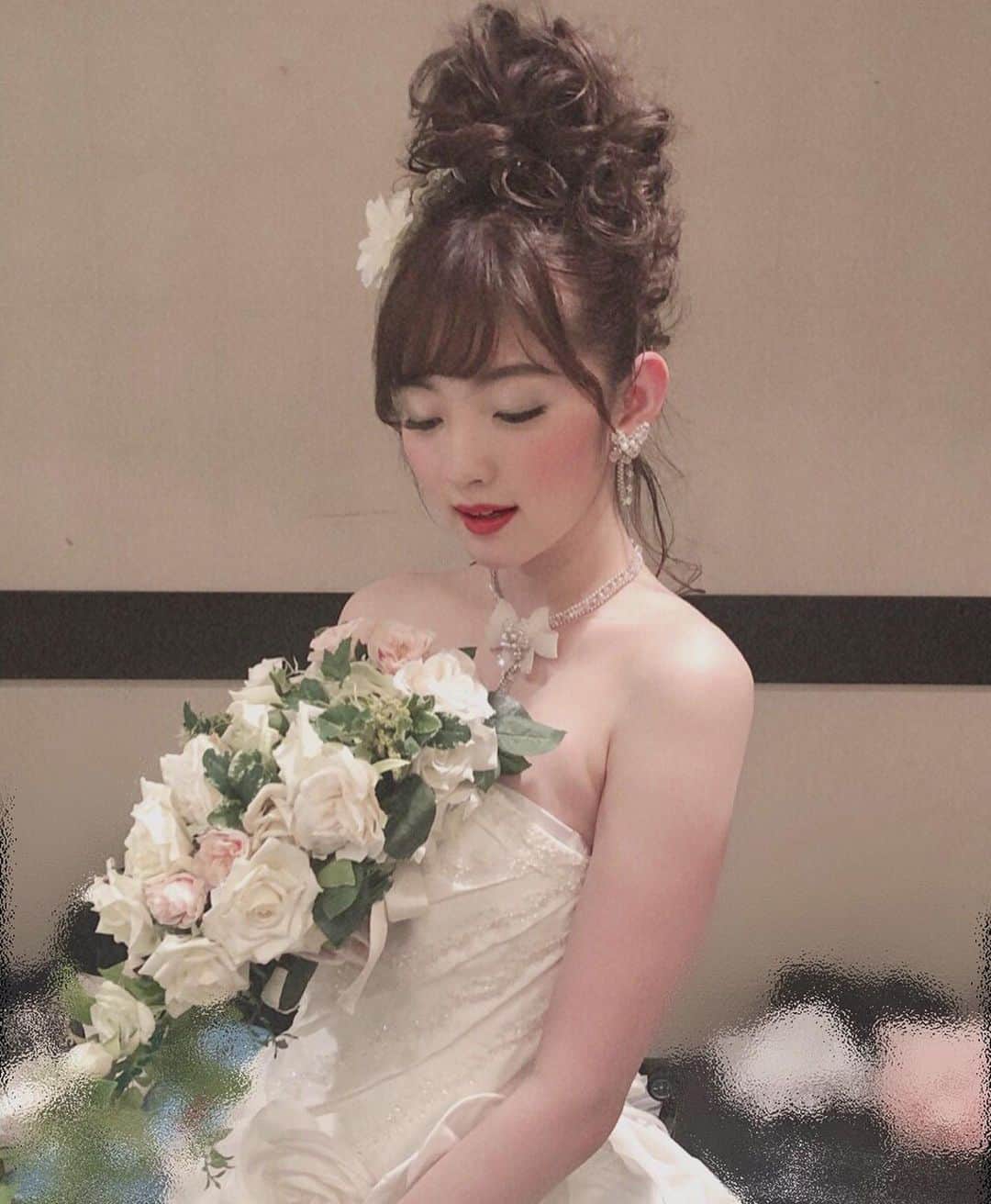 神谷由香さんのインスタグラム写真 - (神谷由香Instagram)「ホワイトウエディングドレスな一日🕊💍 ブライダルショーでした👰💐✨」5月14日 21時36分 - kamiya_yuka_