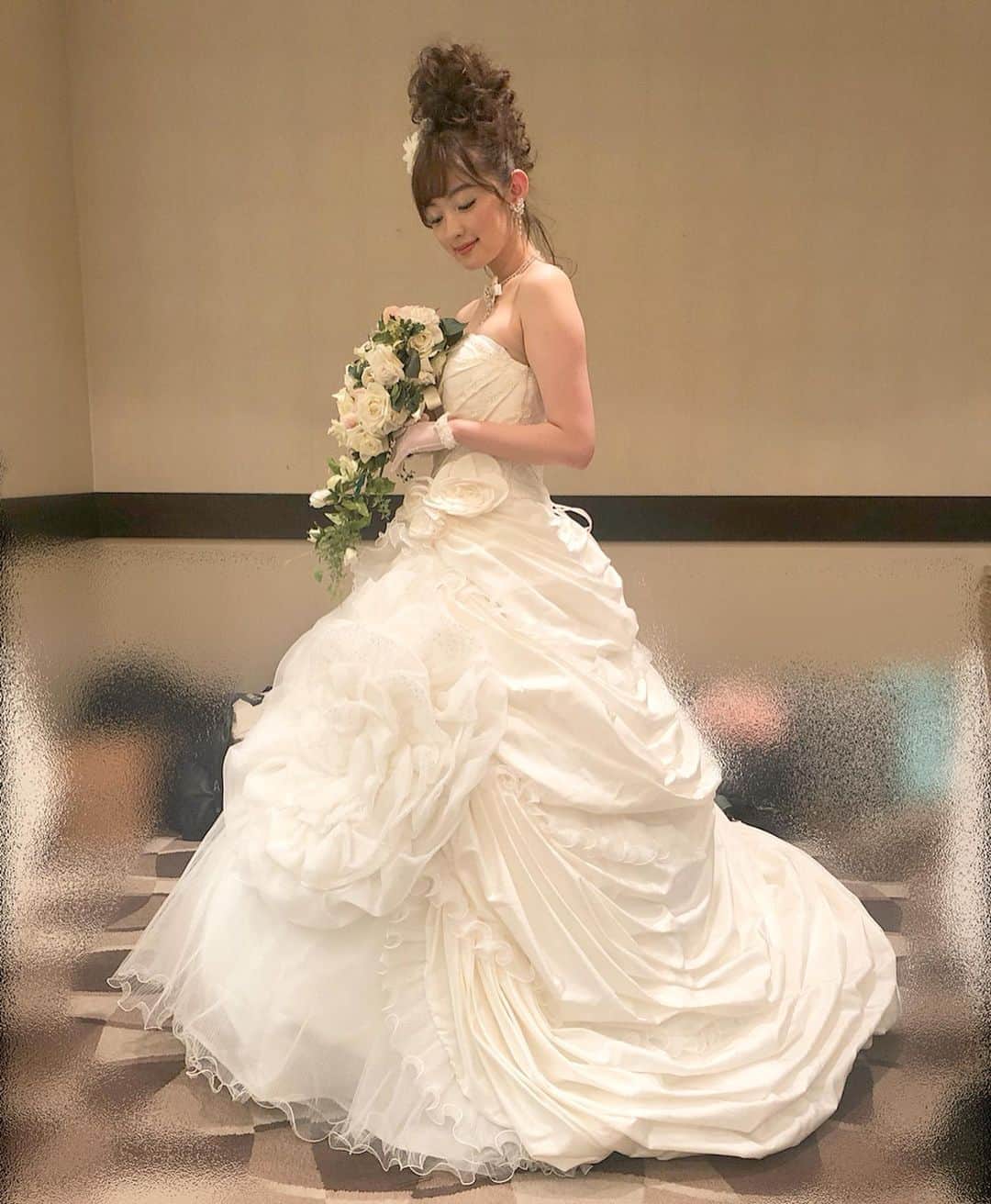 神谷由香さんのインスタグラム写真 - (神谷由香Instagram)「ホワイトウエディングドレスな一日🕊💍 ブライダルショーでした👰💐✨」5月14日 21時36分 - kamiya_yuka_