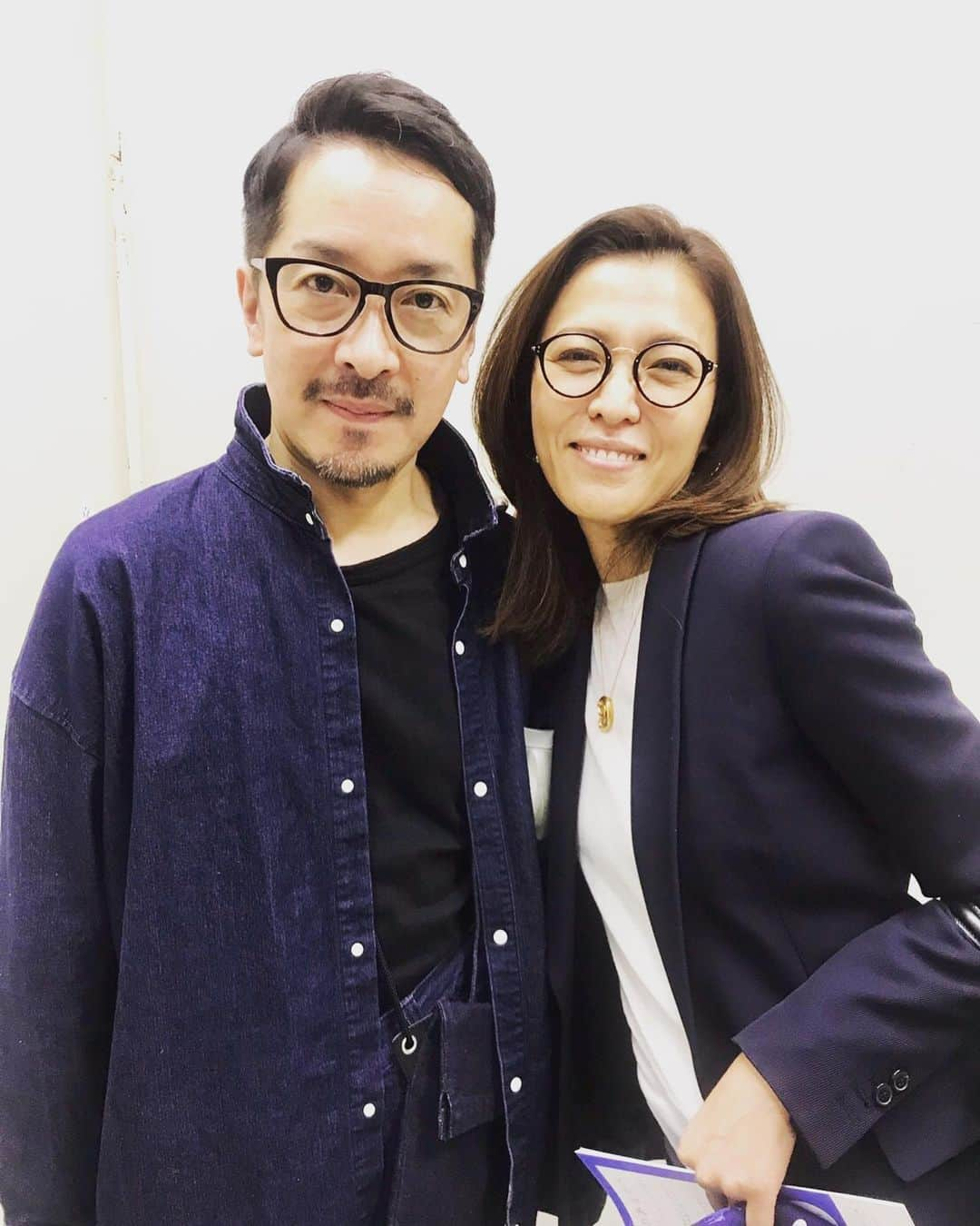 栗原英雄さんのインスタグラム写真 - (栗原英雄Instagram)「妻です、、あ！ #栗山民也 さん演出 #山西惇 さん出演 #木の上の軍隊  観劇！ その客席で〜ビックリ！ #リトルナイトミュージック で妻 #ミュージカルハル で訳あり⁈関係⁈で共演、飲み友！心友のトーコちゃんとバッタリ笑  そしてそして〜〜 #真田丸 でご一緒した心友に！ 丸会仲間。 #侮るなキャラ だよね〜 #峯村リエ さん  #中島亜梨沙 さん にもバッタリ 嬉しい！ リエさんの、ぽろんへの気づかいにバックステージで、、、涙、こぼしそうになったよ〜堪えたよ〜 出会いに感謝な日。  あーヤマニン舞台最高〜」5月14日 21時37分 - hideokurihara