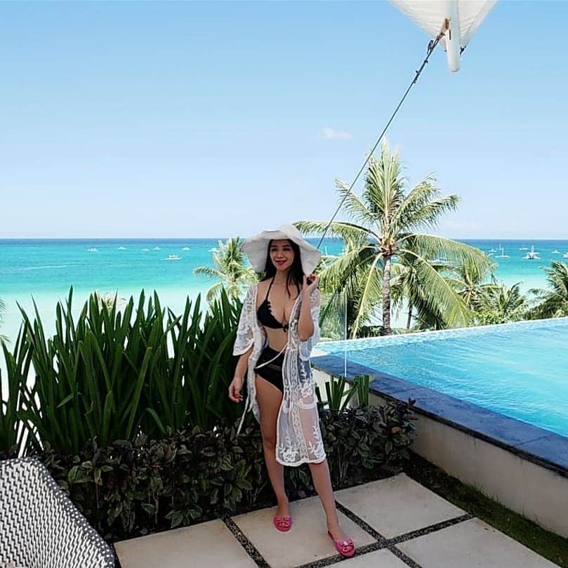 Miyu Toyonagaのインスタグラム：「When you missing the ocean, you post #memory @thelindhotels  Wearing my favorite @zimmermann 👙」