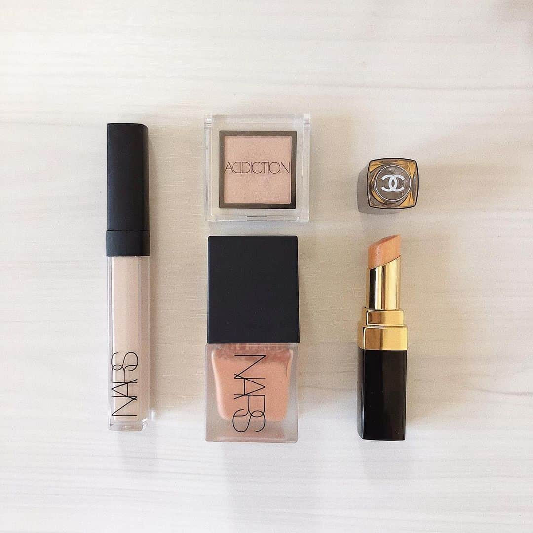 ムサシさんのインスタグラム写真 - (ムサシInstagram)「. 最近のお気に入りcosmeご紹介💄𓂃 左から ◯ NARS クリーミーコンシーラー 1242 ◯ ADDICTION アイシャドウ Tiny Shell ◯ NARS リキッドブラッシュ 5157 ◯ CHANEL ルージュココフラッシュ 200 . どれもお持ちのコスメにプラス1するだけで 使えるものばかりです 🤭❤︎❤︎ #cosme #nars #addition #chanel」5月14日 21時41分 - ___musashi.___