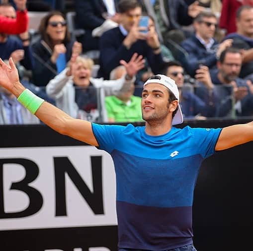 マッテオ・ベレッティーニさんのインスタグラム写真 - (マッテオ・ベレッティーニInstagram)「Into the 3rd in Romaaaaa @internazionalibnlditalia #mammdorcamine #vinzdorme #bigteam #jappi #guliscoach! #daje 📸@_federtennis」5月15日 3時31分 - matberrettini