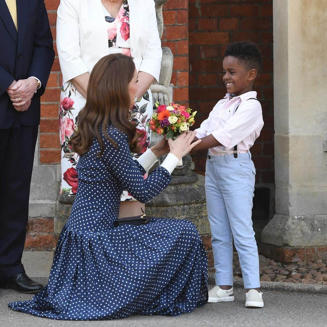 ウィリアム（ケンブリッジ公）さんのインスタグラム写真 - (ウィリアム（ケンブリッジ公）Instagram)「Today The Duchess of Cambridge visited @bletchleyparkuk, the home of British codebreaking — which played a major role in secret intelligence gathering during the Second World War, producing secret information which had a direct and profound influence on the outcome of the war.  The Duchess joined joined schoolchildren for an immersive workshop (using a real Enigma Machine used during the Second World War), which saw them take on the role of codebreakers in June 1944, intercepting and deciphering German communications in order to understand their order of battle and decide whether the Operation Fortitude deception plans have been successful.  She also met Bletchley Veterans Elizabeth Diacon, Georgina Rose, Audrey Mather and Rena Stewart, who all worked to feed crucial information to Allied forces in the critical months, weeks and days leading up to D-Day during #WW2.  The Duchess’s own Grandmother and Great Aunt, Valerie and Mary Glassborow, both worked at Bletchley during the War — and have become the latest additions to Bletchley’s Codebreakers’ Wall of Honour.  Bletchley’s new exhibition ‘D-Day: Interception, Intelligence, Invasion’, based on newly declassified material, shows how the intelligence effort coordinated at the site helped specifically in the success of the D-Day landings at Normandy, part of their work to bring together the past and the present, with a nod to the future.」5月15日 3時24分 - princeandprincessofwales